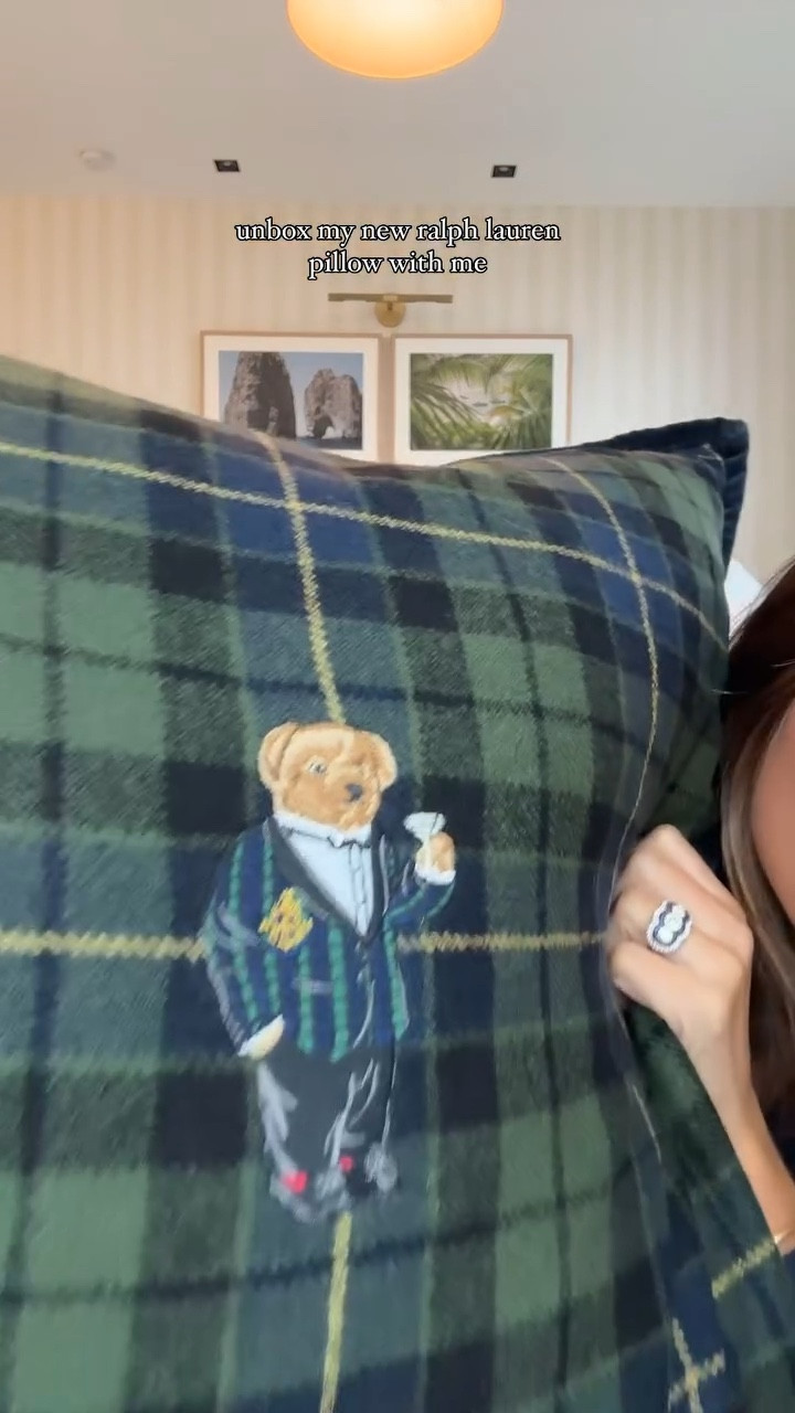 obsessed with this pillow omggggggg @ralphlauren @ralphlaurenhome @bloomingdales 

comment “pillow” and I’ll dm you the link! (it’s currently on sale!) 

which spot was your fav?!