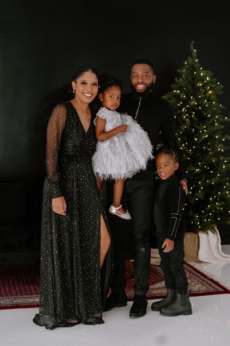 Black and Silver family Christmas Photoshoot. Holiday Cards Ideas, Silver and Gold, Black Family Christmas outfits.

Family Photos, Christmas outfits, Holiday Outfits, Christmas Dress 

#LTKSeasonal #LTKfamily #LTKHoliday