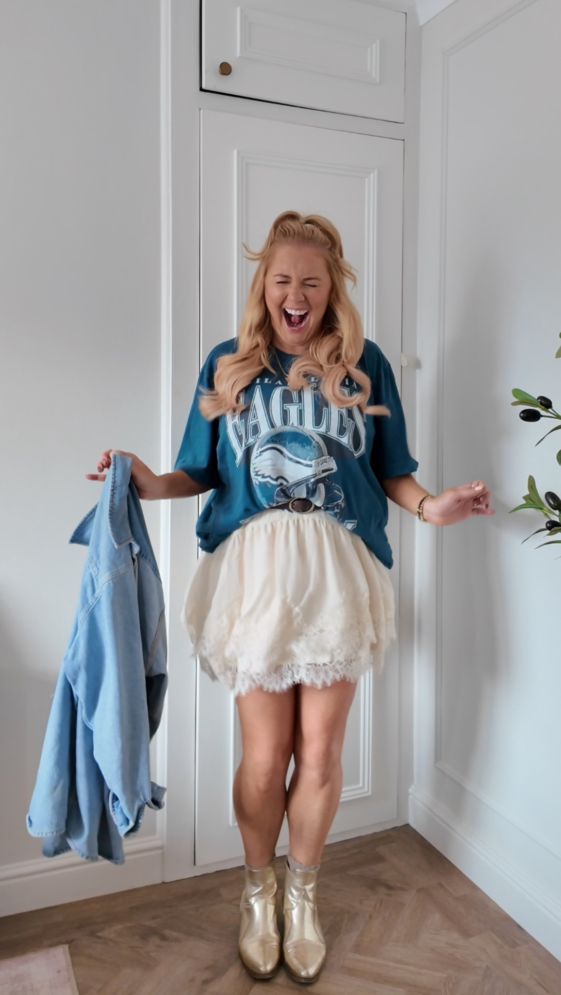 My little hug/date night outfit. Obsessed with wearing this dress as a skirt.

Sizing (I’m about a UK 16, 5ft 6)
Shorts: M
Dress: L petite 
Top: XL