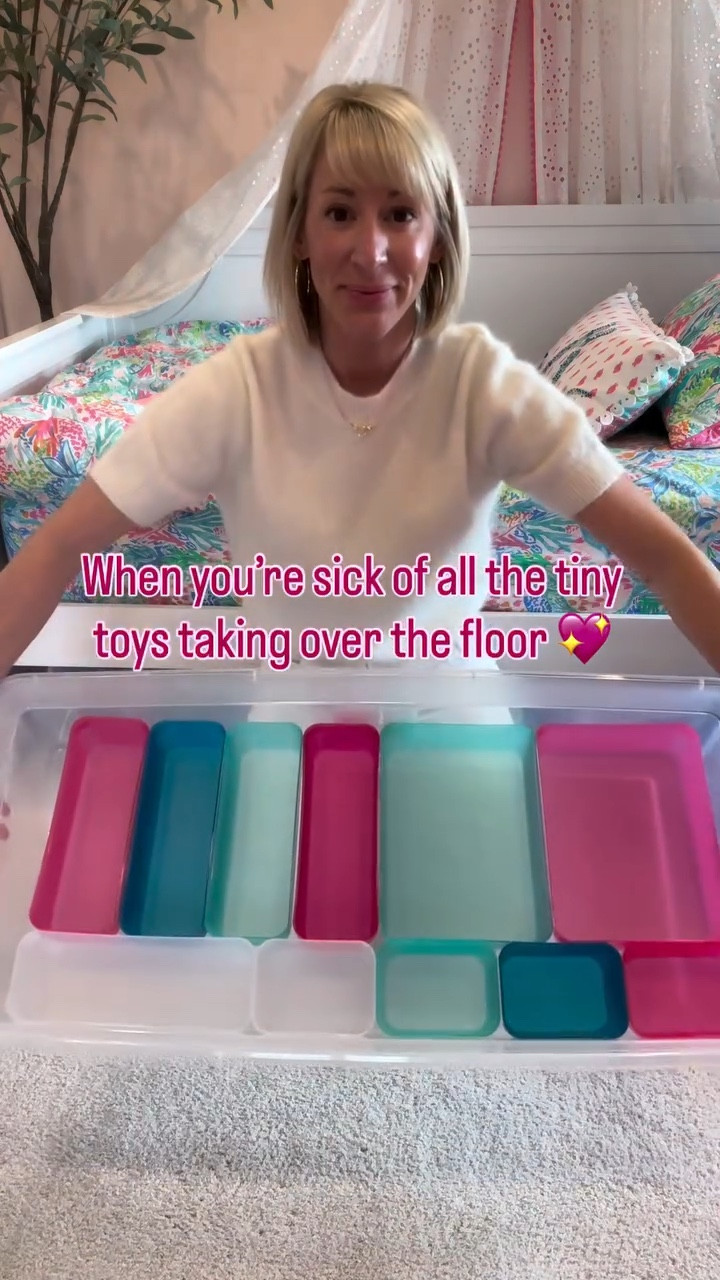 Under bed storage hack💕

Put museum putty on bottom of little containers for no dumping 💖

✨Comment shop✨