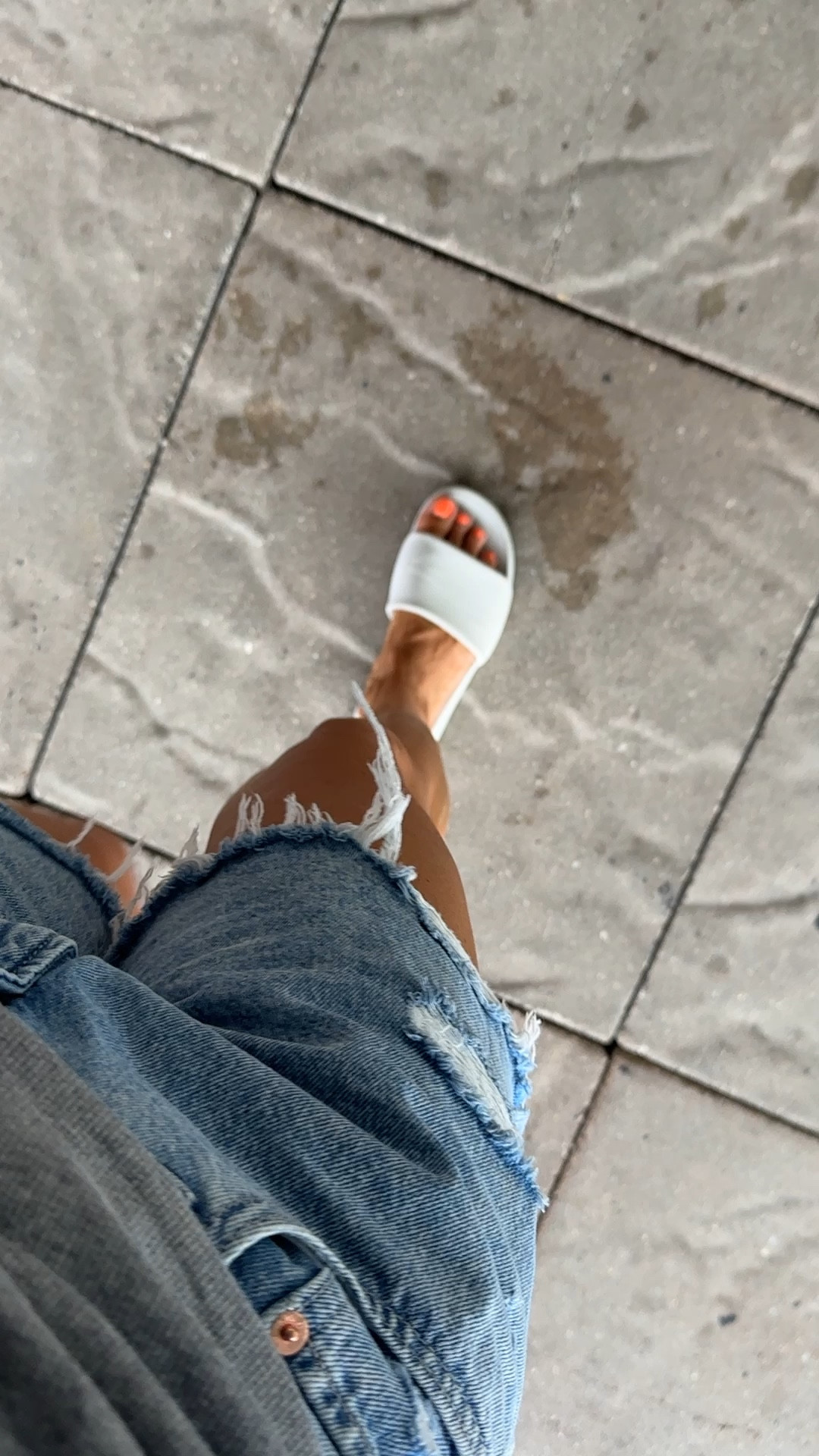 Love these #lululemon slides.. so comfy.. I’ve worn them everyday since I got them. Size down! #restfeelslide