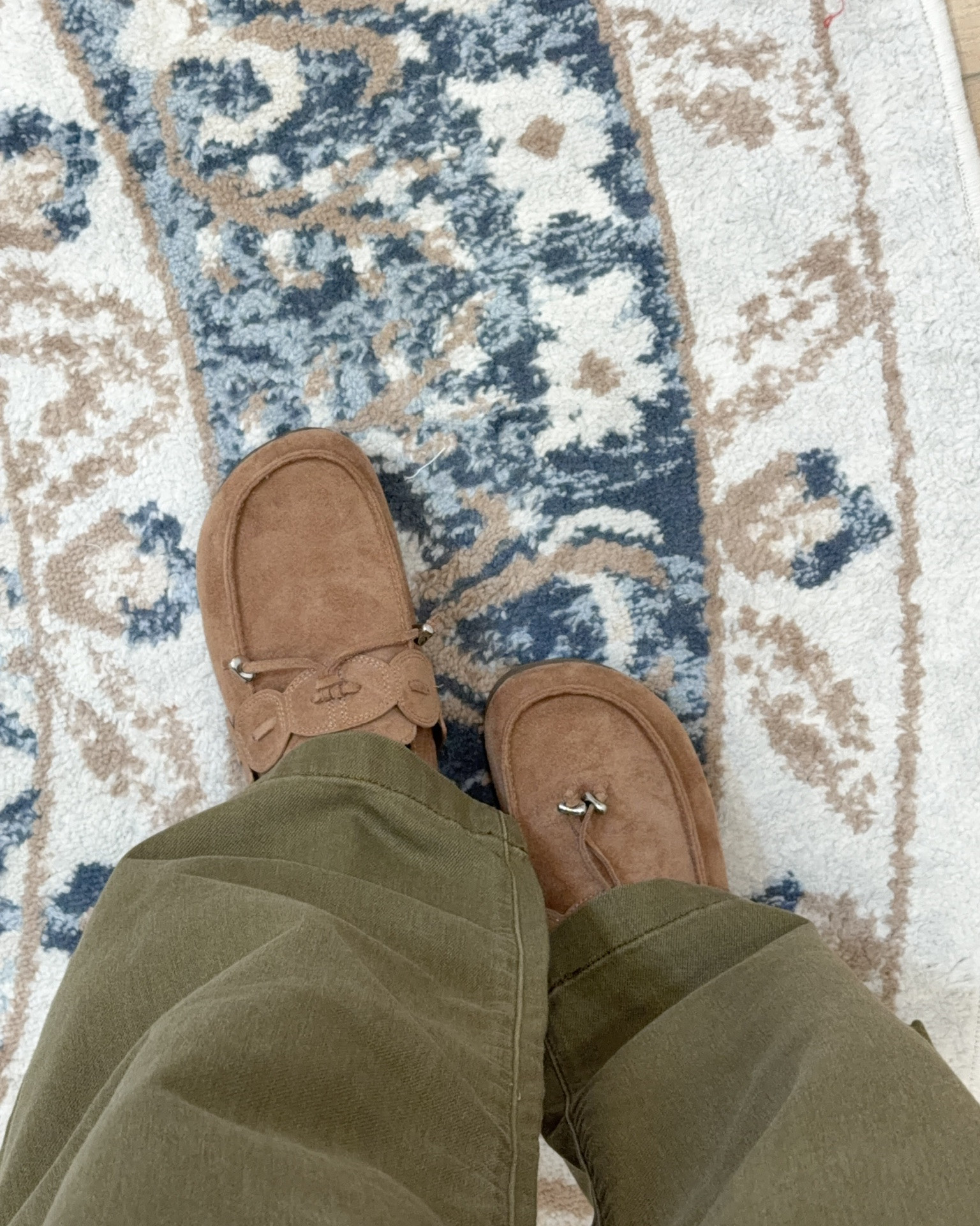 @Walmart Obsessed with these suede mule slippers from Walmart 🤎 The chain detail makes them feel so much more elevated than a typical slipper - perfect for cozy fall mornings but still cute enough to wear out. Linking below!

True to size.

#LTKootd #LTKSeasonal #LTKTravel
