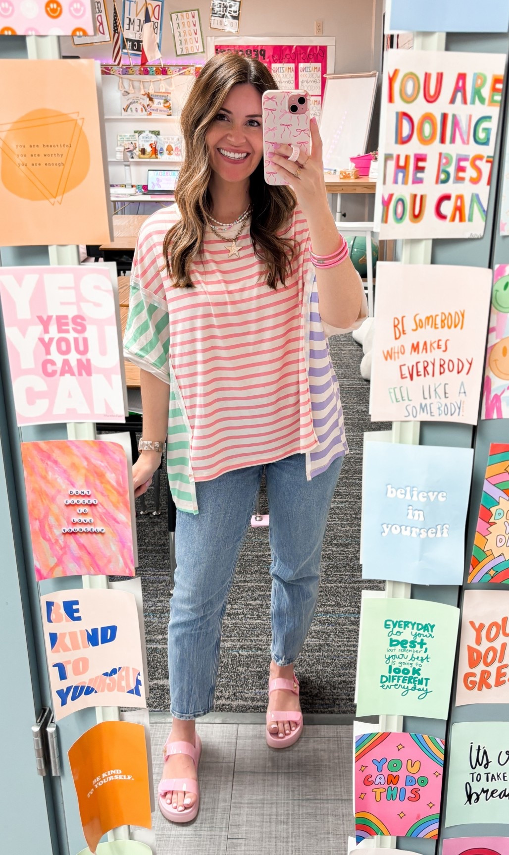 Amazon tee//small
Jeans//27
Steve Madden girl shoes//big kids 5 (normally a women 7-7.5) 

Teacher, comfort, cozy, casual 

#LTKootd