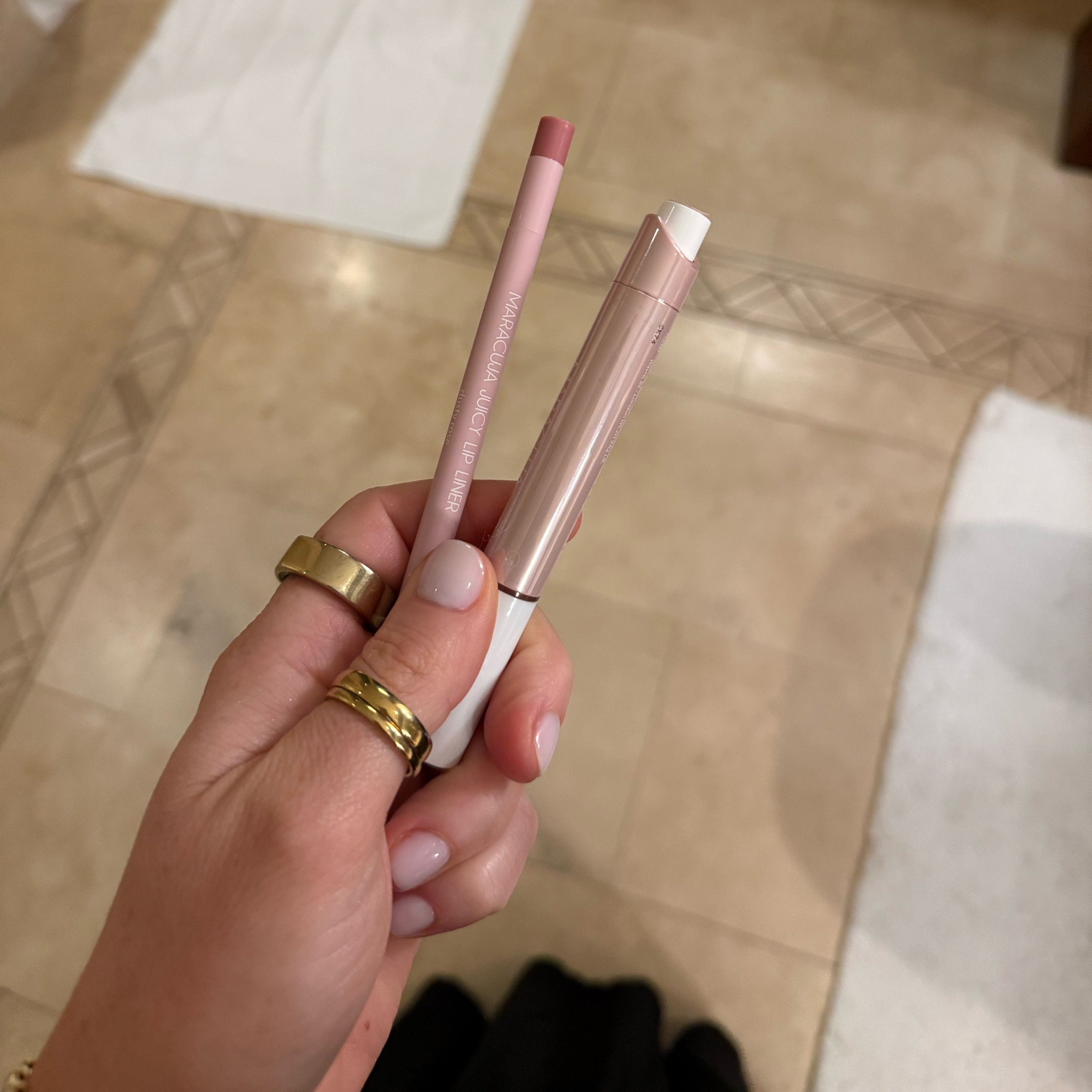 DANIELLE40 for 40% off Tarte sitewide 
Liner: dusty rose 
Juicy lip: orchid

#LTKBeauty #LTKGiftGuide #LTKHoliday