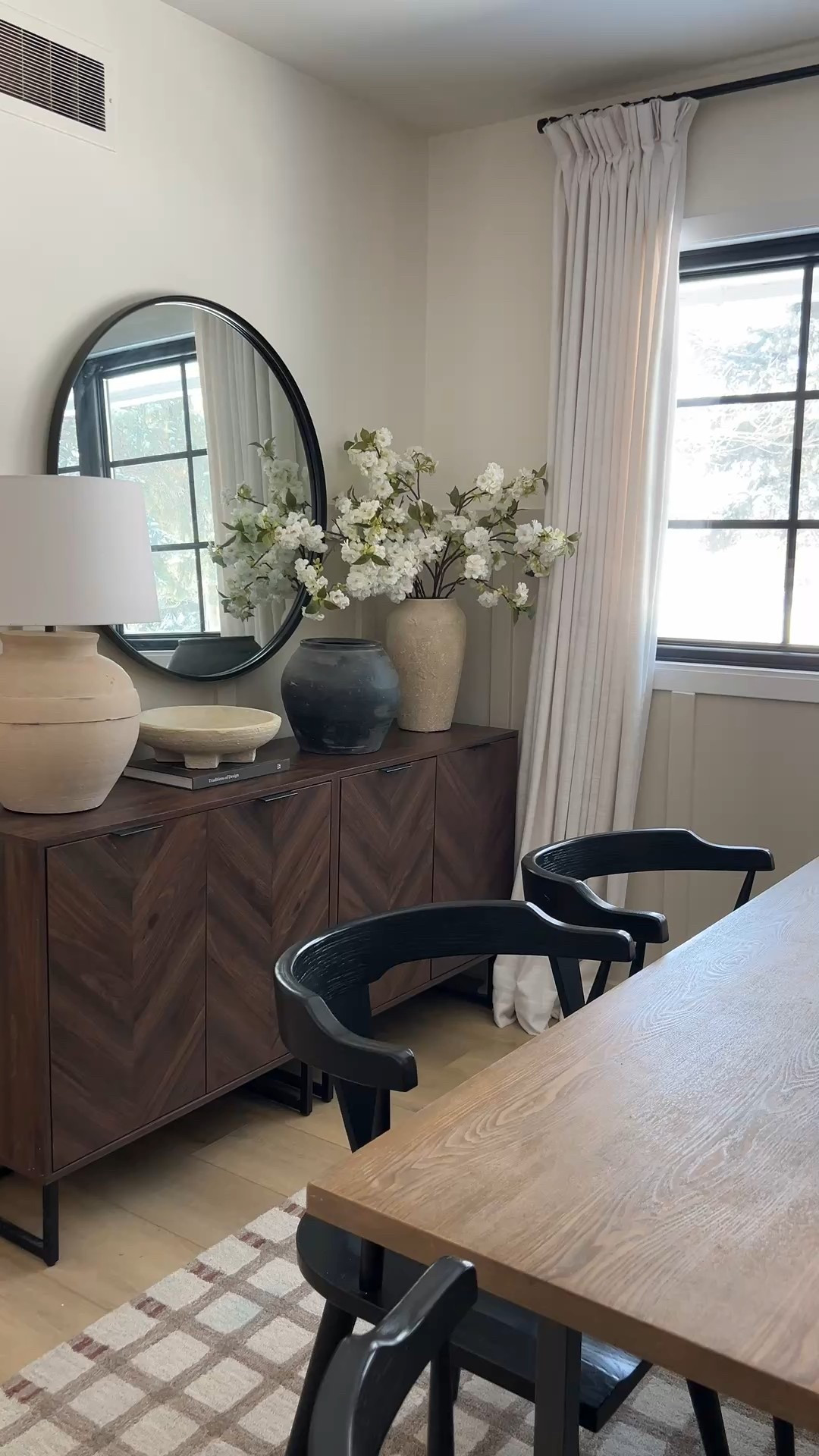 Modern neutral kitchen nook and sideboard 

#LTKHome #LTKSaleAlert