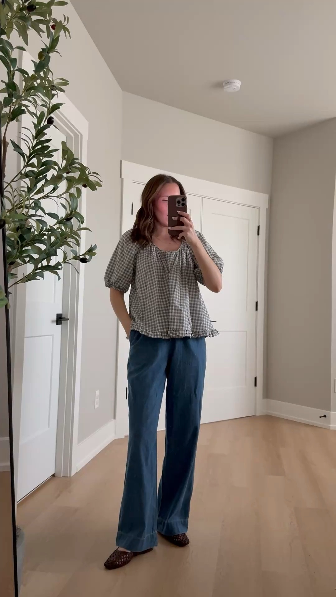 Teacher outfit idea🍎 this cute little gingham top has the sweetest ruffle and looks just as cute tucked in! These pull on pants are a closet staple! So comfy!
Wearing a small top (need xs) and xs pants 

Target style, teacher outfit, classroom style, teacher outfit idea 

#LTKstyletip