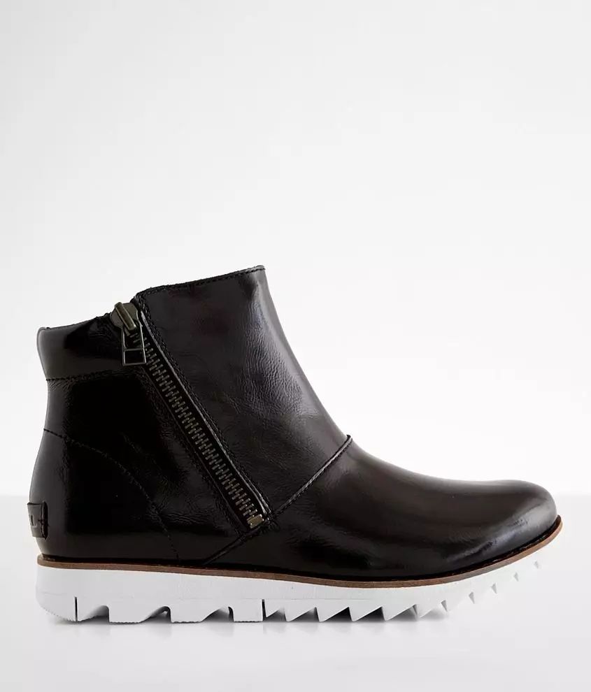 Harlow™ Chelsea Leather Boot | Buckle