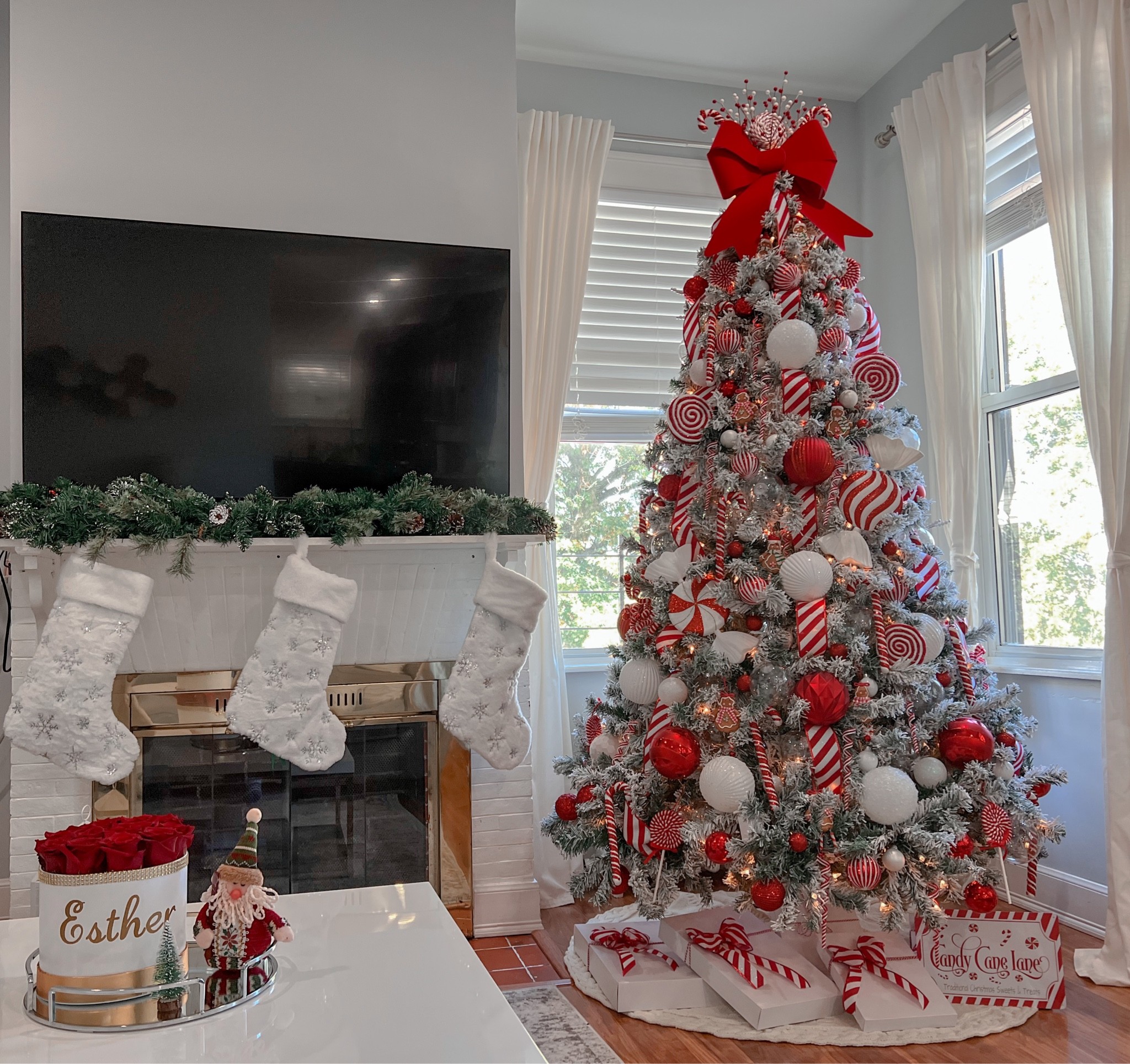 🍭🎄Candy Land Christmas tree 🎄🍭

The smaller lollipops, balls, and gingerbread cookies from the Hobby lobby.  The big lollipops from The jolly Christmas shop.

#LTKHoliday #LTKhome

#LTKSeasonal