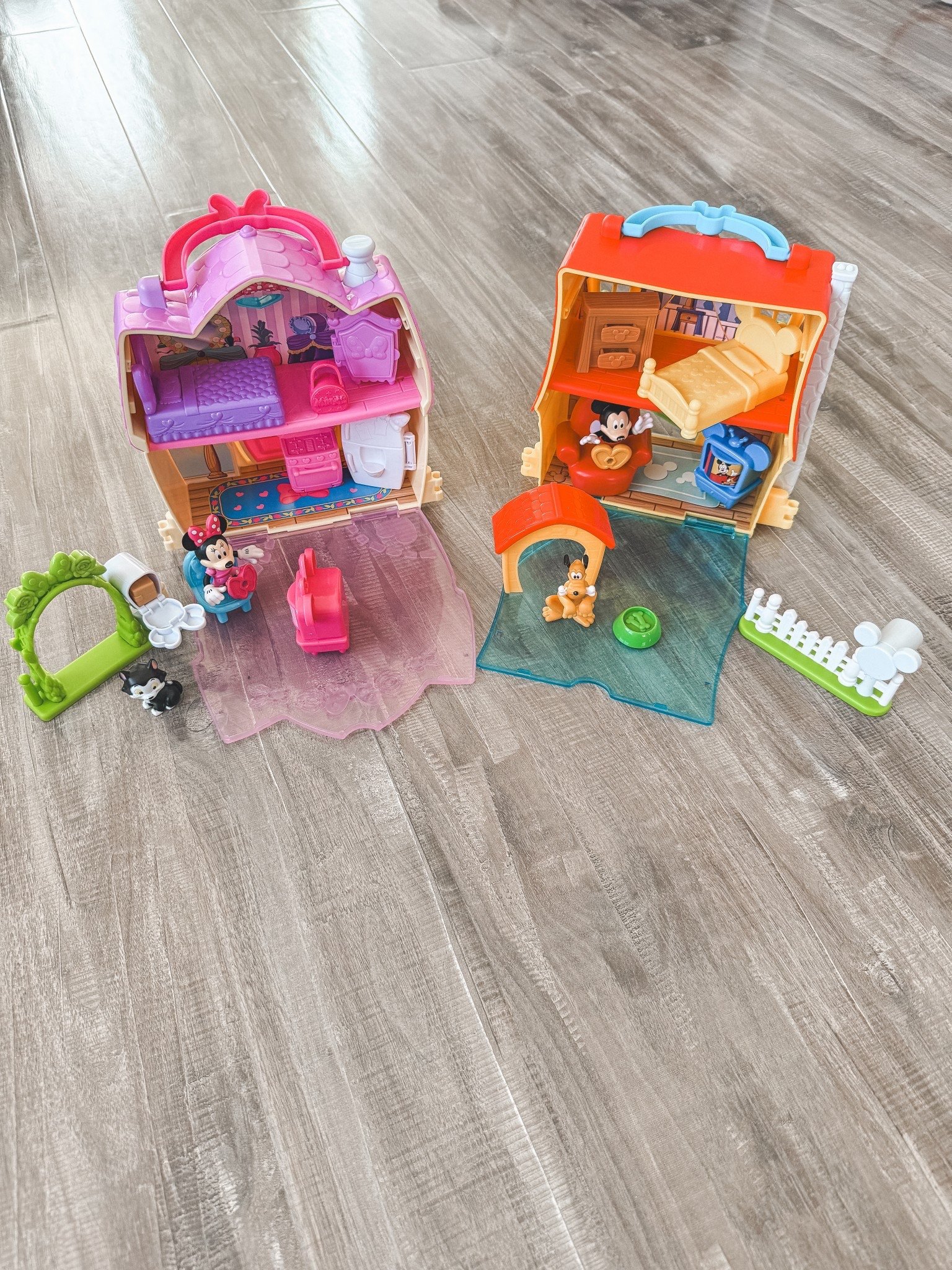 These Mickey + Minnie play houses have continued to be one of my littles favorite toys! 
I love how everything fits inside & it closes up so you don’t lose pieces. 

Perfect as an Easter basket gift too 🫶🏻

#LTKFamily #LTKKids #LTKSeasonal