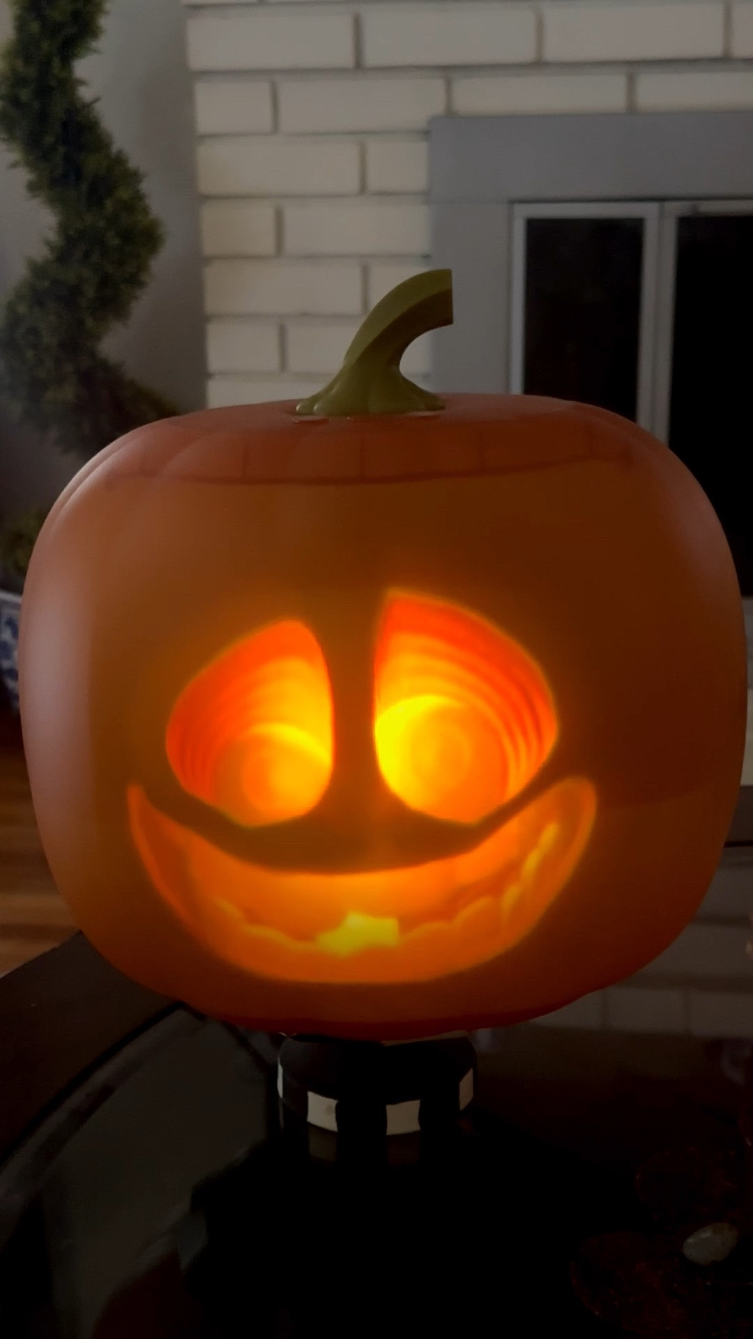 🎃 This might be the BEST Halloween animatronic I’ve seen this year! 🤣👻 Jabberin’ Jack talks, sings, tells jokes, plays spooky sounds, and keeps the Halloween fun going with 70 minutes of entertainment. If you’re decorating for Halloween, this is one you’ll want before it disappears! 🎃🖤

🎃 Comment JACK for the link!

#HalloweenDecor #Halloween2026 #SpookySeason #HalloweenFinds #AmazonHalloween