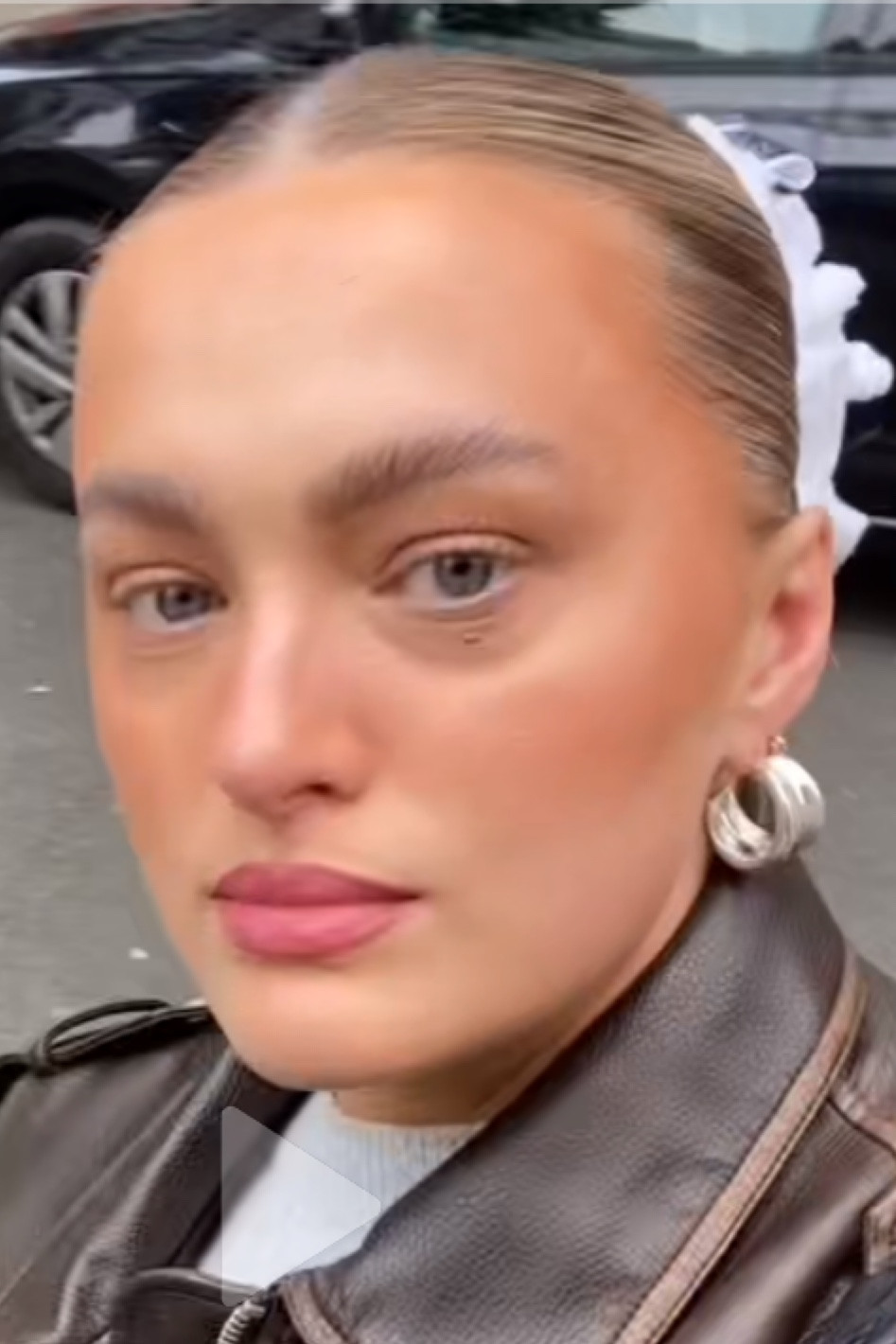 Everyday makeup routine for work 💅🏽

Elf halo glow 3.5 
Hourglass in Sepia 
Tarte shape tape fair light neutral 
I go between both concealers 
And mix up my lip products in the photo I am wearing soar lip liner and collection cheek and lip tint 


#LTKeurope #LTKsummer #LTKbeauty