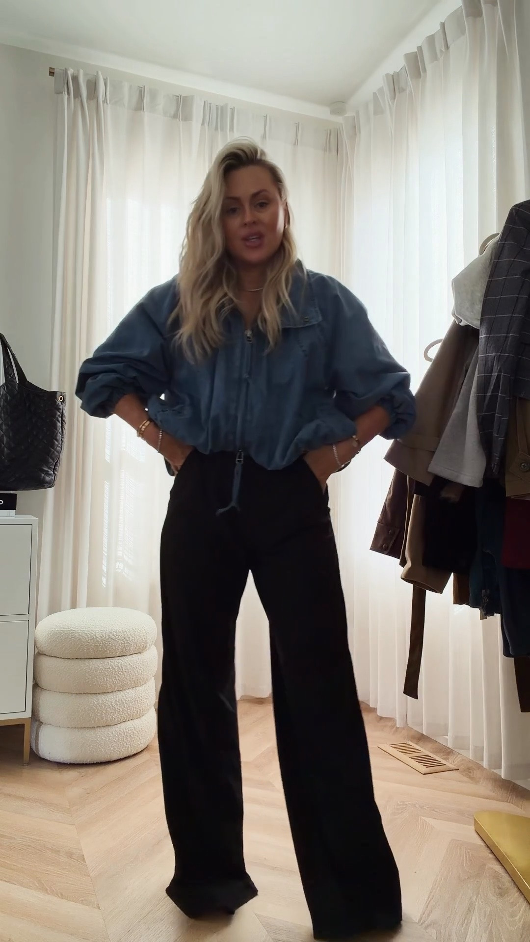 Wearing smalls here! My game day OOTD🏐🏐🏐

Sports Mom. Wide leg pants. Fall jackets.