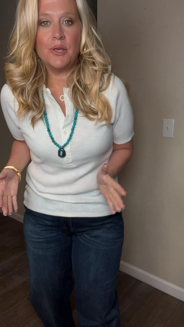 ✨Tap the bell, save and ❤️ start here over 40 fashion, midlife style, midsize fashion and luxury looks for less.  

Fall jeans that skim the belly instead of squeezing it? Add to cart. These are anti-pooch, flattering, and the pair you’ll reach for on repeat. 👖🤎

⬇️Sizing information:
12 (size down if in between sizes.) 
Top medium (size down if in between sizes.) 

👑 Helping you look good, feel good.-Lindsey Denver   Check back daily for belly-friendly style, confidence, and Outfit Physics™.