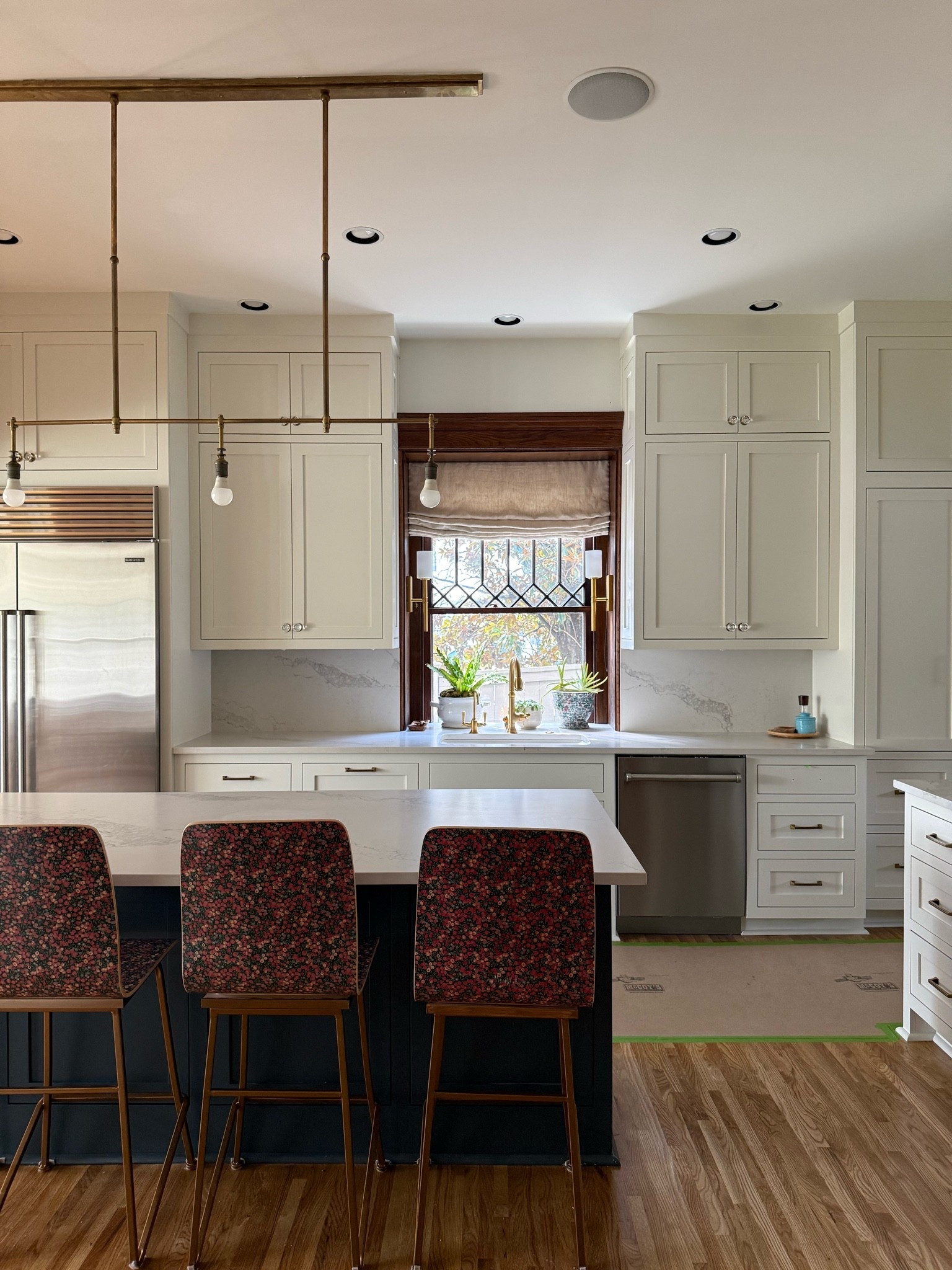 The kitchen is usually one of the first spaces you need to function - but one of the last spaces you want to spend hours unpacking. 😅

Between dishes, cookware, pantry items, appliances, serving pieces, and all those mystery boxes labeled “KITCHEN," getting everything put away can feel like a full-time job on top of moving.

That's where we come in. 🙌

With our Unpacking Service, we don't just empty boxes and put things wherever they'll fit. We talk through your layout, inventory, and goals, then create a kitchen that makes sense for how you actually live.

We prioritize the essentials first, then build in intentional systems so you can start cooking, making lunches, and getting back to your normal routine faster.

You handle the move. We'll take it from boxes to settled.

📦 Comment “UNPACK" to learn more about our Unpacking Service.