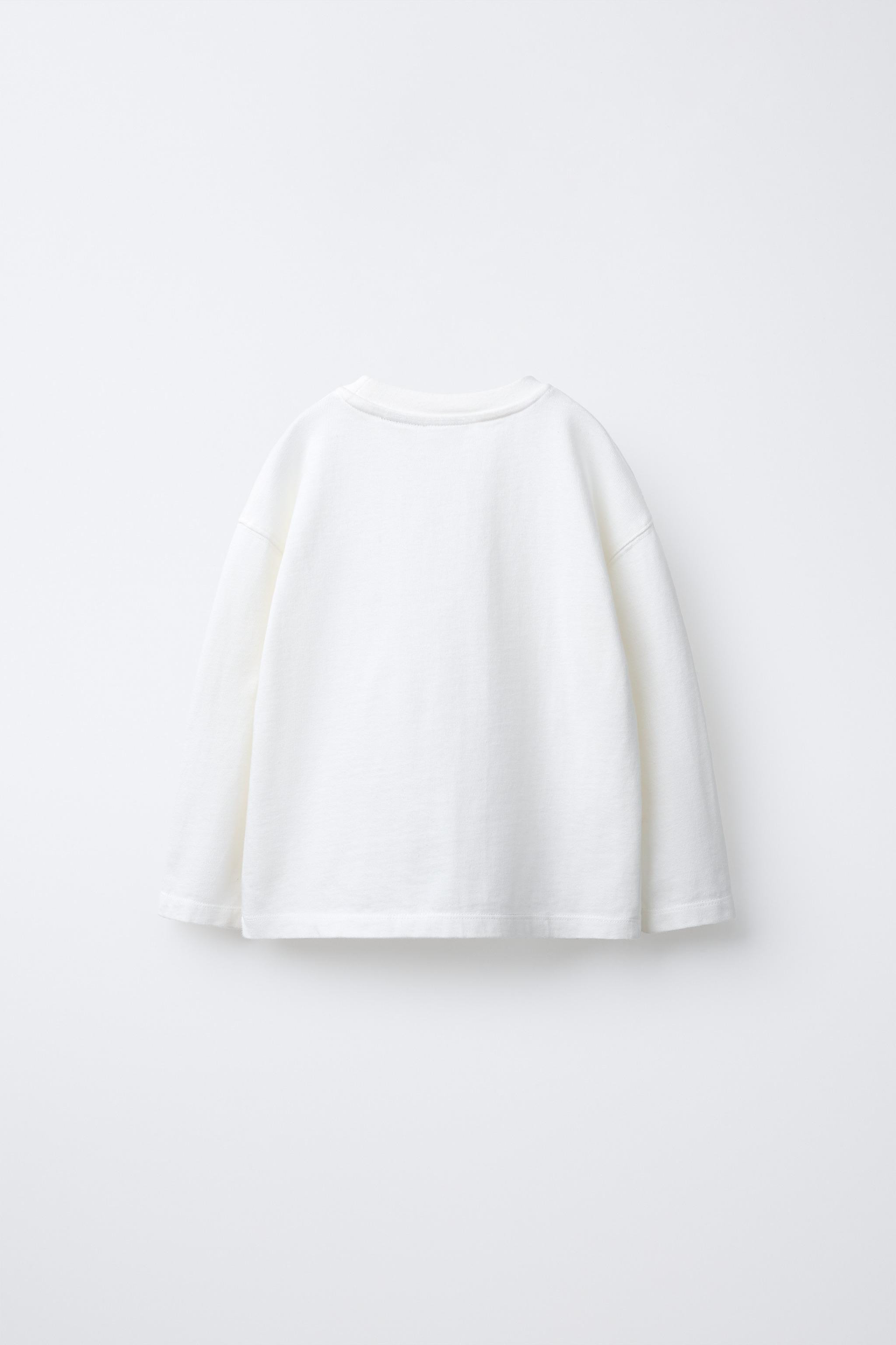 T-SHIRT MIT SCHWEREM STOFF UND SCHRIFTZUG | Zara DE