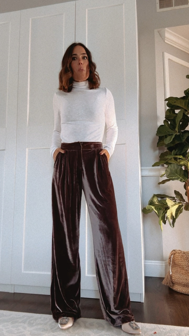 Target holiday pants on sale! They feel like pajamas! Wearing size 2! Obsessed @target @targetstyle #targetpartner #target

#LTKHoliday #LTKCyberWeek #LTKfindsunder50