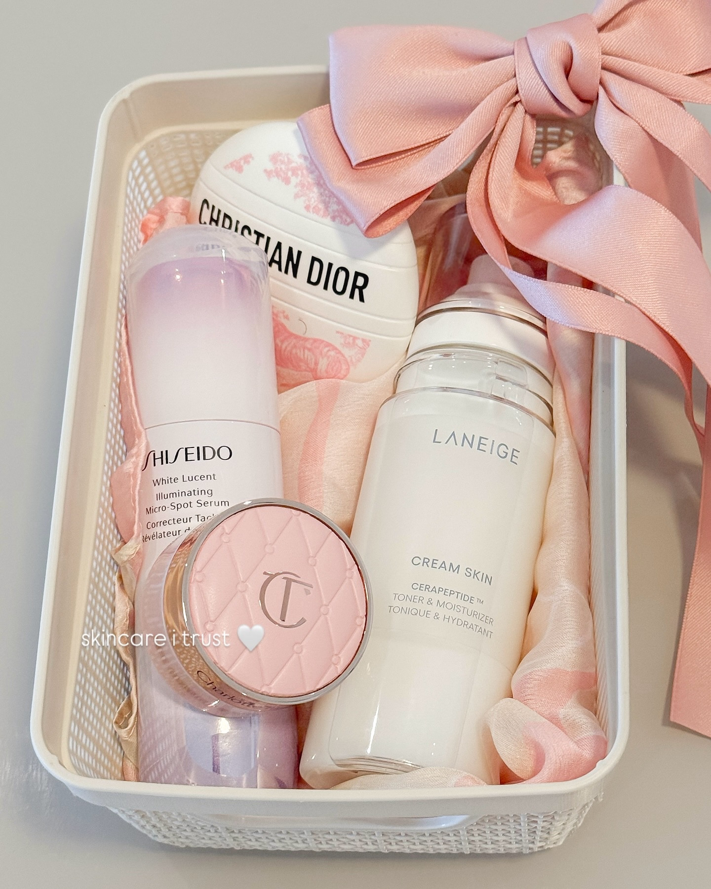 skincare i trust on sensitive days 🤍
 when my skin needs calm, comfort, and no surprises, these are the ones i reach for.
 gentle formulas, simple routines, and a focus on barrier care.

less experimenting. more listening.

save for later 🤍

#sensitiveskin #gentleskincare #skinbarrier #calmskincare 
#softbeauty #beautydiaries #luxurybeauty