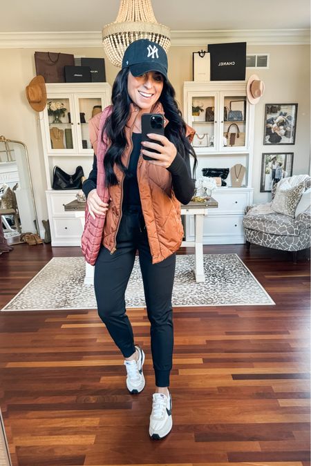 Amazon joggers/ quilted bag/ casual fall outfit/ Nike sneaker 

#LTKstyletip #LTKSeasonal #LTKfindsunder50