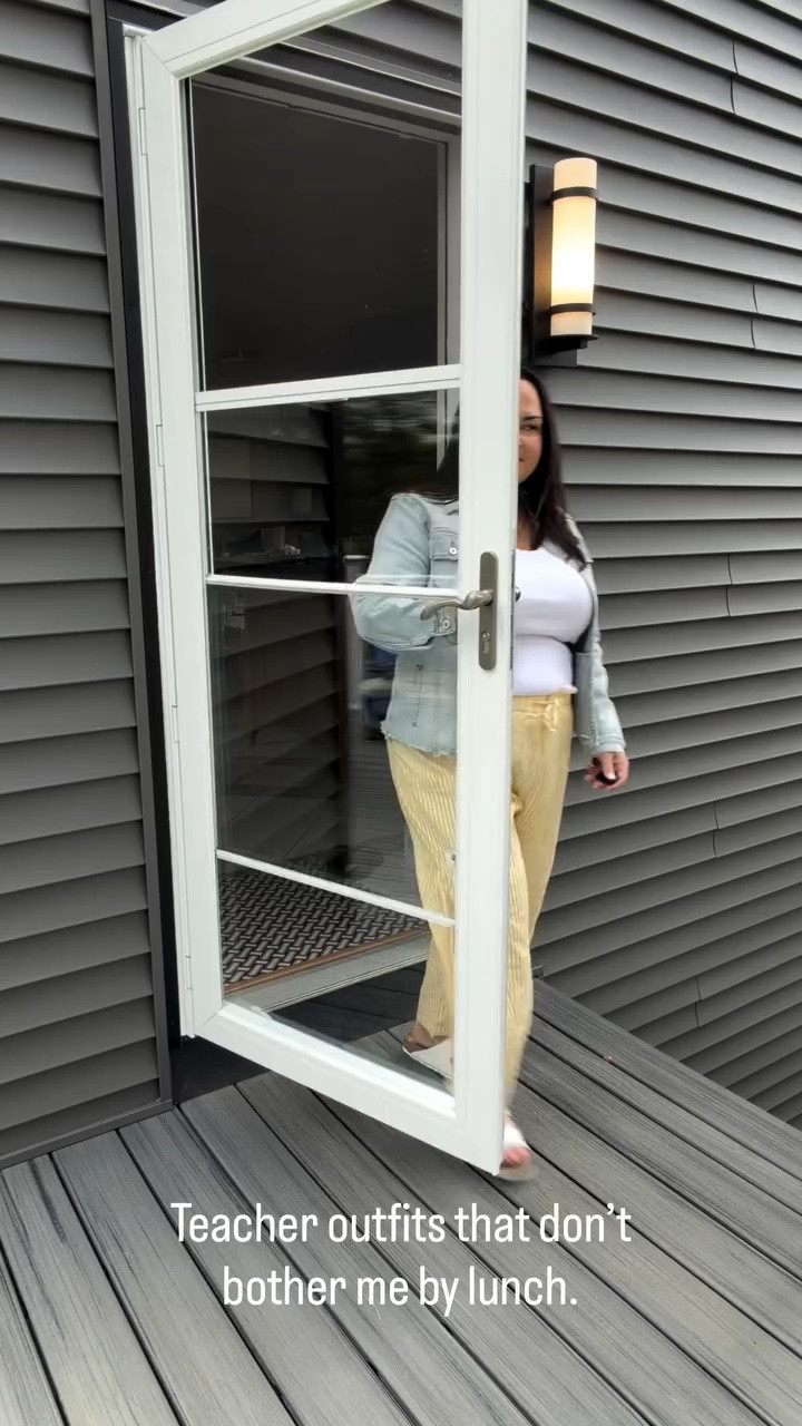 “Teacher outfits that don’t start bothering me by lunch” has become a very real category for me lately 😂

I still want to feel put together, but if something is digging in, shifting around, overheating me, or making me adjust it all day… I’m probably not reaching for it anymore.

These are the kinds of outfits I actually WANT to wear for a full school day:
soft fabrics, easy movement, nothing restrictive, and pieces that still feel like me at the end of the day.

Because comfortable and polished can exist at the same time.

#teacherstyle #midsizestyle #teacheroutfits #comfortablefashion #whatfitsnow