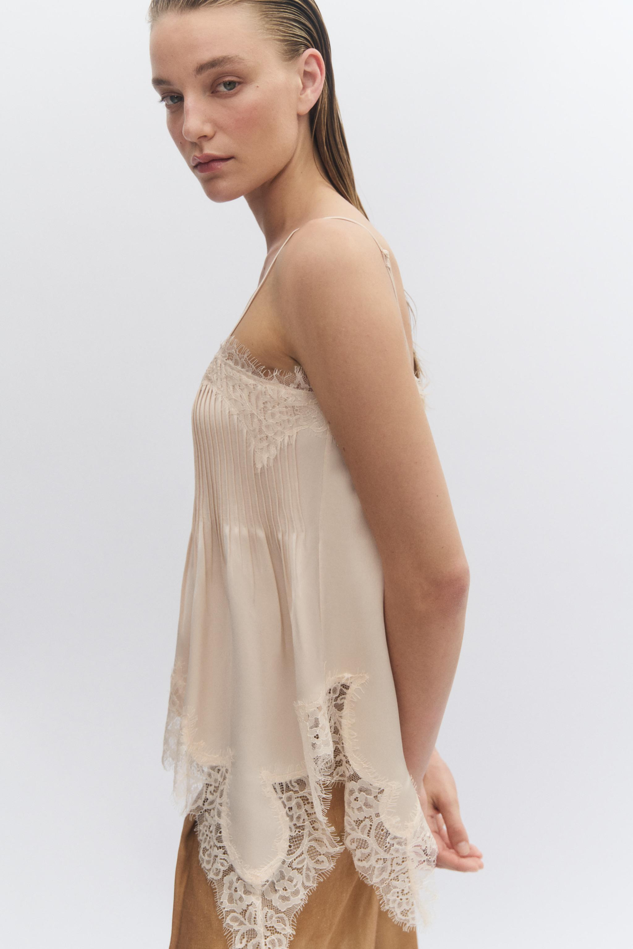 ZARA WOMAN COLLECTIONTop made of satin fabric. Straight neckline and adjustable spaghetti straps.... | Zara US