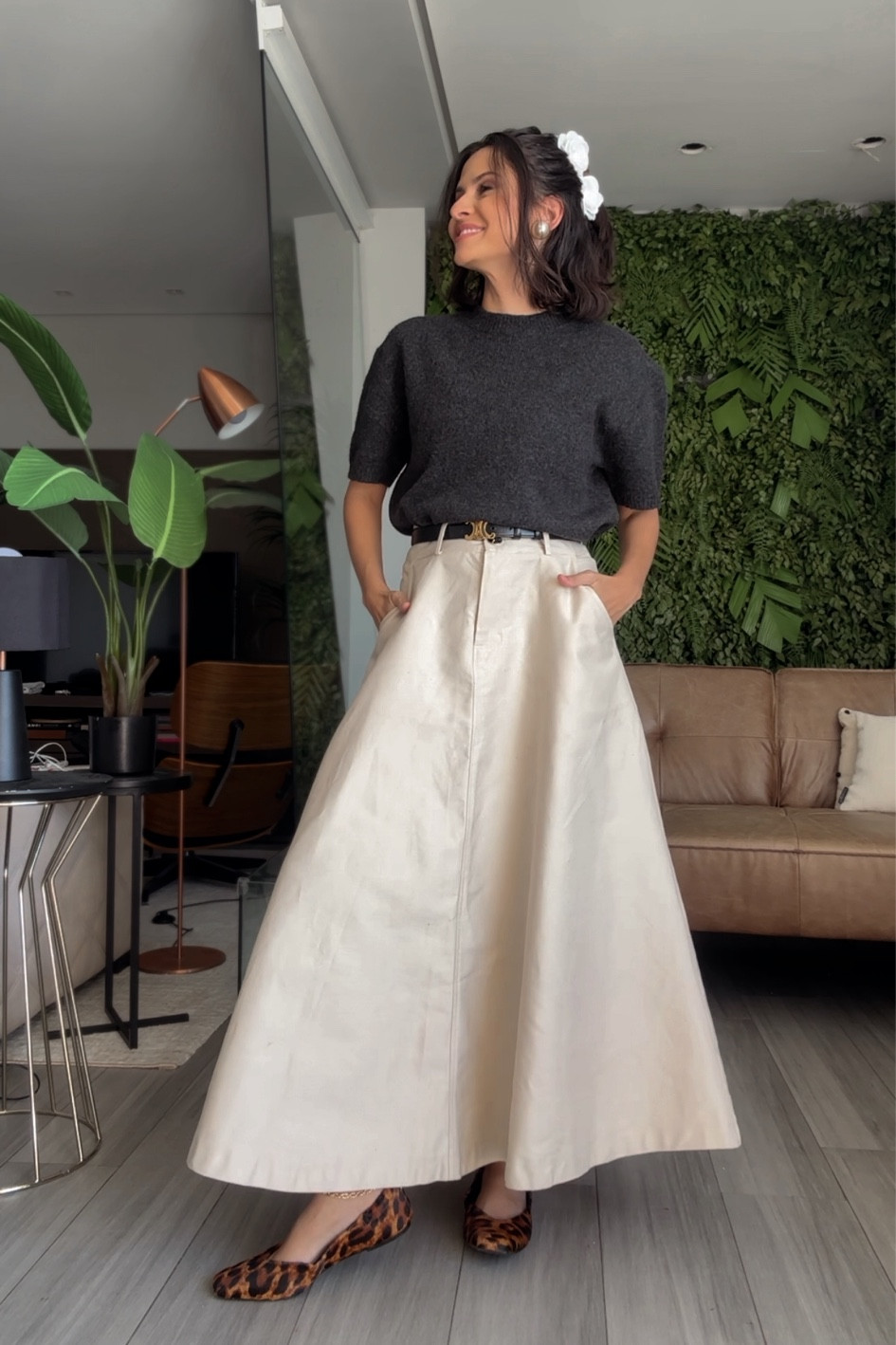 To viciada nesse look! Blusa da c&a (tem link nos meus stories do insta) e saia da Riachuelo. Sim, eu comprei nas duas cores porque ela é perfeita.

Visto P em ambos.

#LTKbrasil