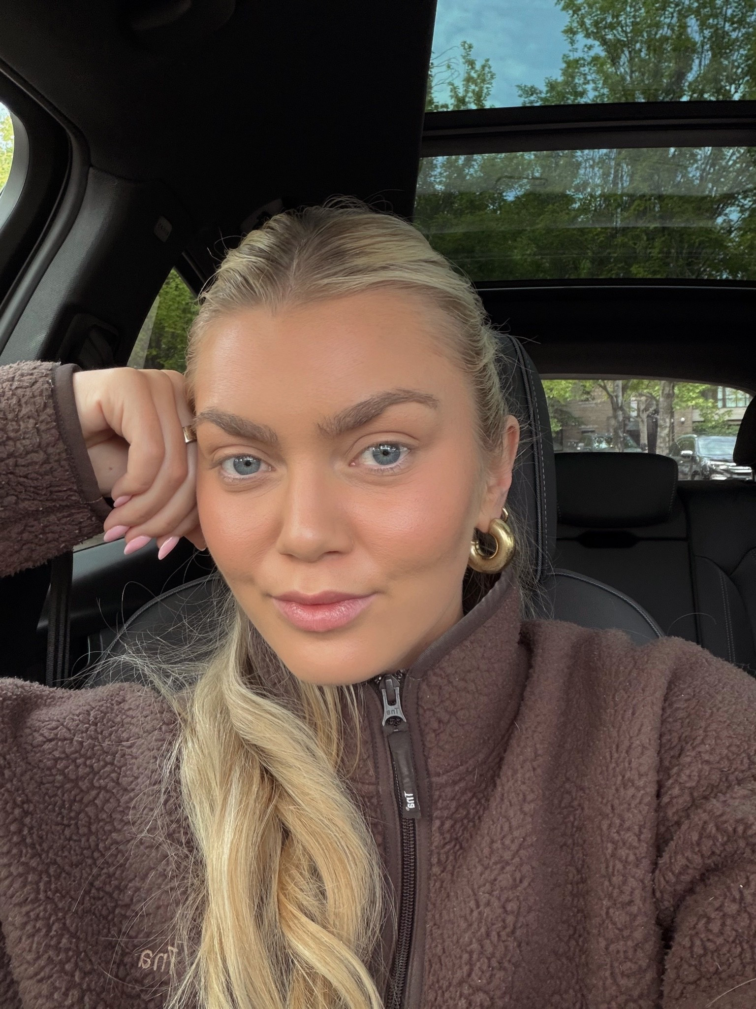 Amazon gold chunky hoops

#LTKbeauty #LTKstyletip