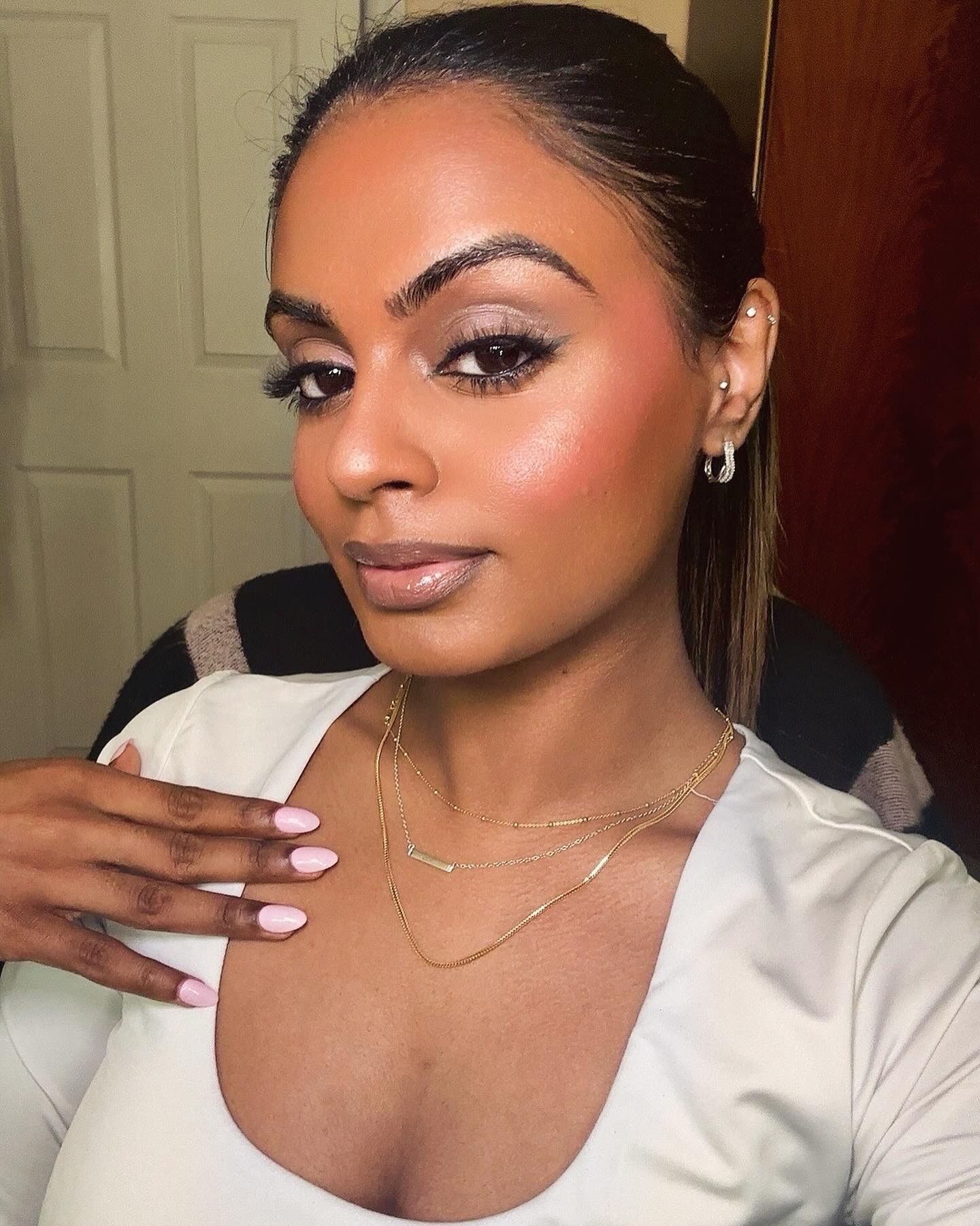 Are we feeling the pony?🫶🏽

Main products:
@amazonca IKT Wax Stick
@saiebeauty Lightweight Dewy Highlighter in Sunglow
@thamaraicosmetics Brush Kit
@maccosmetics @maccosmeticscanada Hyper Real Serumizer, Strobe Dewy Skin Tint in Deep 3, Studio Fix 24-hour Smooth Wear Concealer in NC45, MacStack Mascara, Satin Taupe Eyeshadow, Wedge Matte Eyeshadow, Pro Longwear Fluidline Eye Liner in Blacktrack, Chestnut Lip Liner, Powder Kiss Lipstick in Teddy 2.0, Squirt Plumping Gloss Stick in Simulation
@charlottetilbury @charlottetilburyskincare Magic Cream, Airbrush Flawless Finish Setting Powder in Tan
@narsissist Soft Matte Complete Concealer in Hazelnut
@basmabeautyofficial Fuchsia Cream Blush
@vasanticosmetics Kajal Waterline Liner
@colourpopcosmetics Pacific Beach Matte Bronzer
@velourbeautyofficial Lashes in Second Nature (use code PAVEE20), Lash Adhesive White
@anastasiabeverlyhills That Glow Palette
@onesize On ‘Til Dawn Setting Spray

#psimpressionss #maccosmetics #rarebeauty #rareroutine #iwearmac #onesizesettingspray #torontocreator #torontomakeupartist #contentcreation#contentcreator #velourlashes #colourpopcosmetics #dewymakeup #lipcombo #grwm #grwmmakeup #hairwaxstick #waxstick #teddymakeup #powderkiss #powderkisslipstick #sleekpony #sleekponytail 

#LTKbeauty #LTKSeasonal #LTKfindsunder50