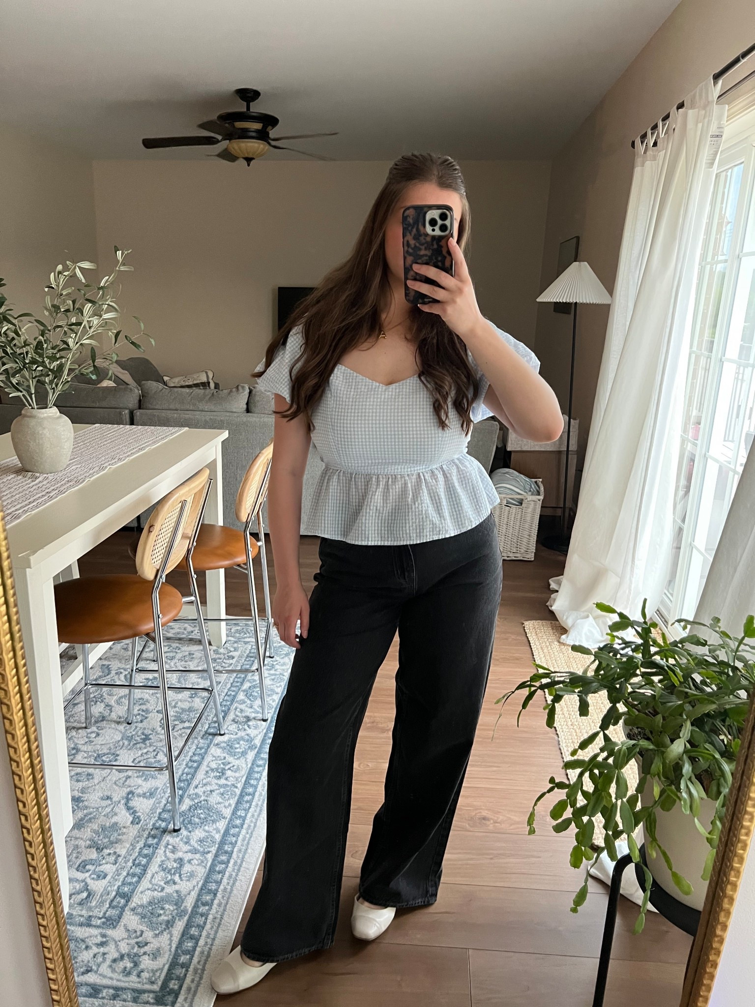 go to mid rise jeans. Under $20 rn 🖤

#LTKStyleTip #LTKSaleAlert