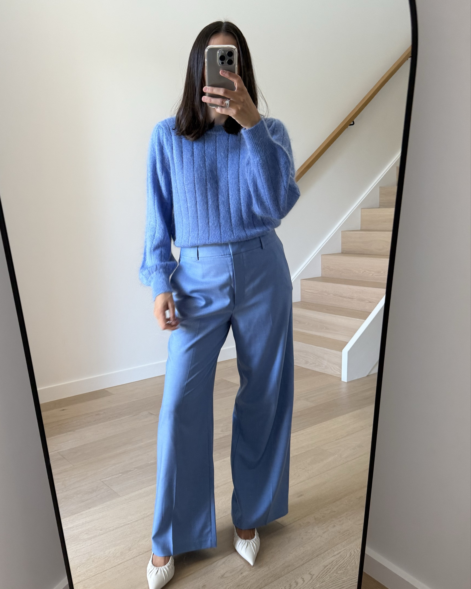 Office outfit with a pop of colour 💙