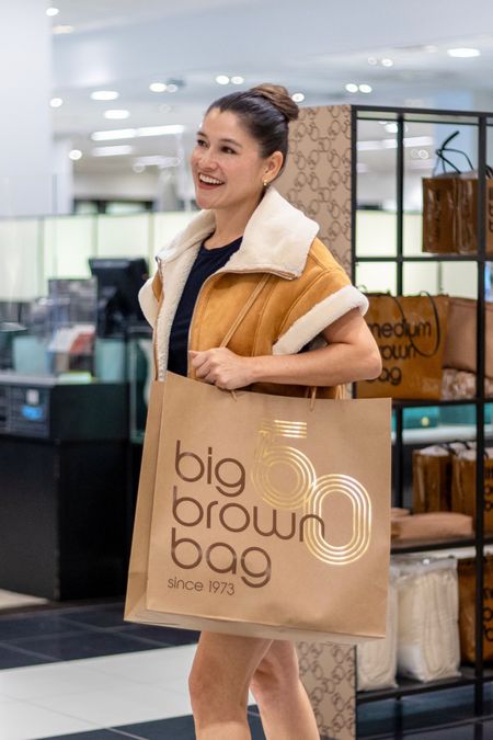 Bloomingdales brown bag turned 50! Right now friends and family 25% off! 

#ad #bloomingdales #bigbrownbag  @bloomingdales

#LTKsalealert #LTKstyletip #LTKover40