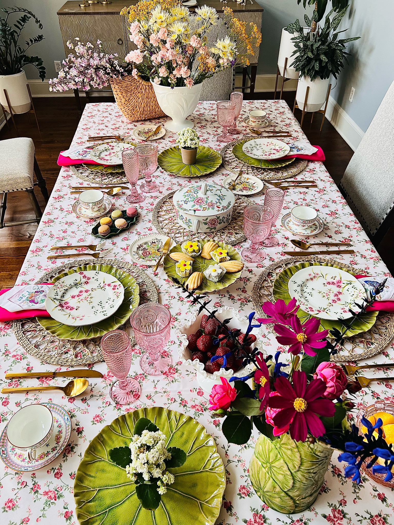 Garden party tablescape for your perfect summer party! 

#tablestylist #tablescape #gardenparty

#LTKFind #LTKhome #LTKSeasonal