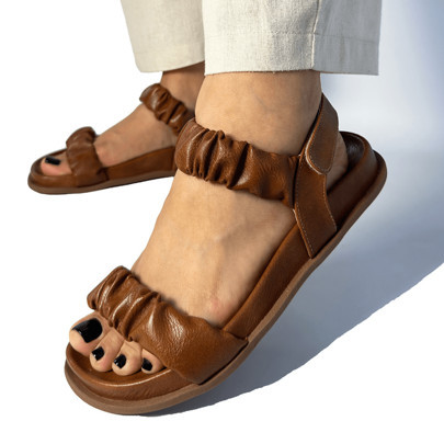 Sandália Papete Drapeada Mirela Caramelo Feminina Confortável | SHEIN