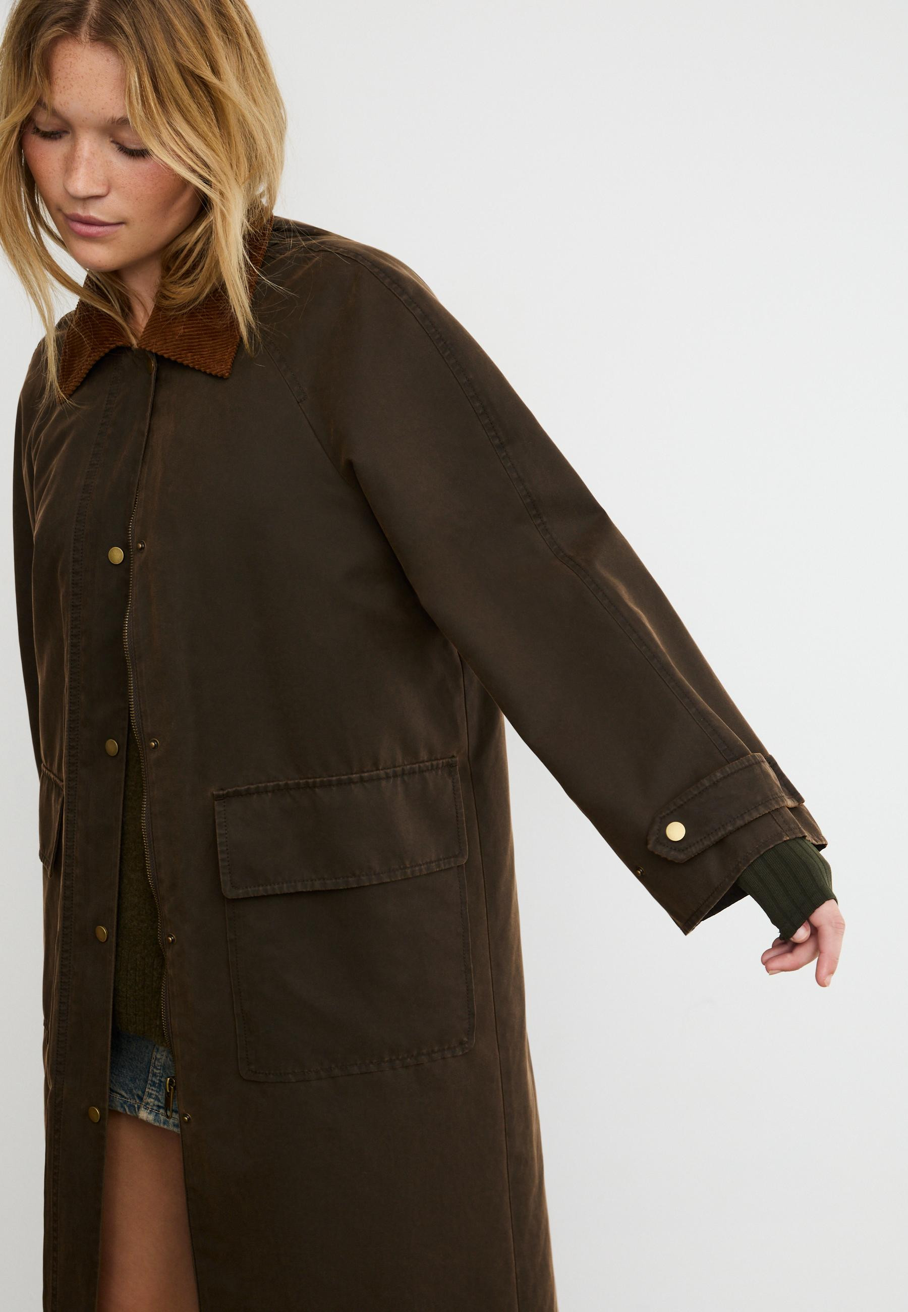 Parka longue enduite à capuche amovible - Manteaux et trenchs femme | Stradivarius France | Stradivarius (FR)
