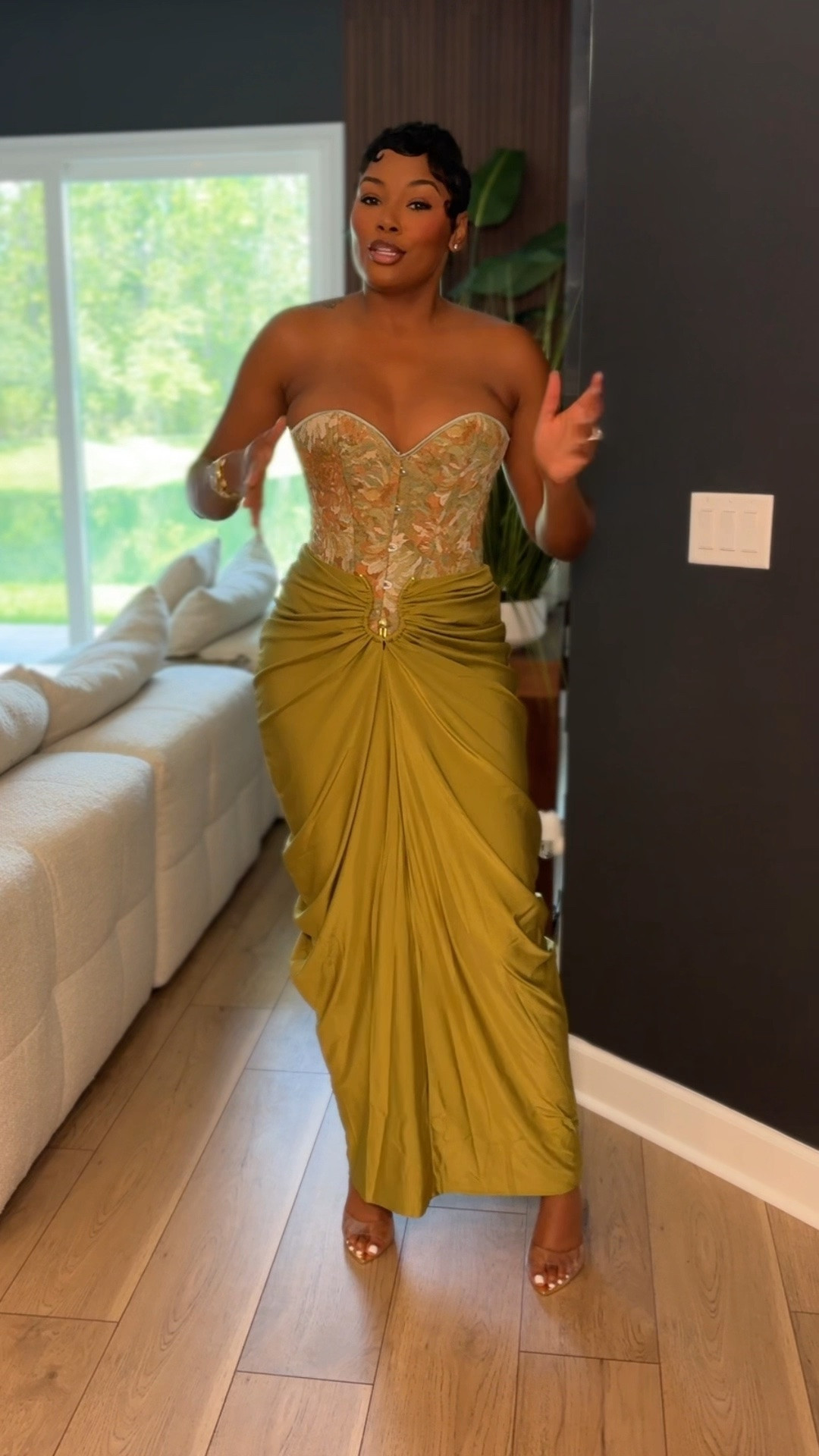 Howwwww cute is this look 😍🥰

Too: medium 
Skirt: medium