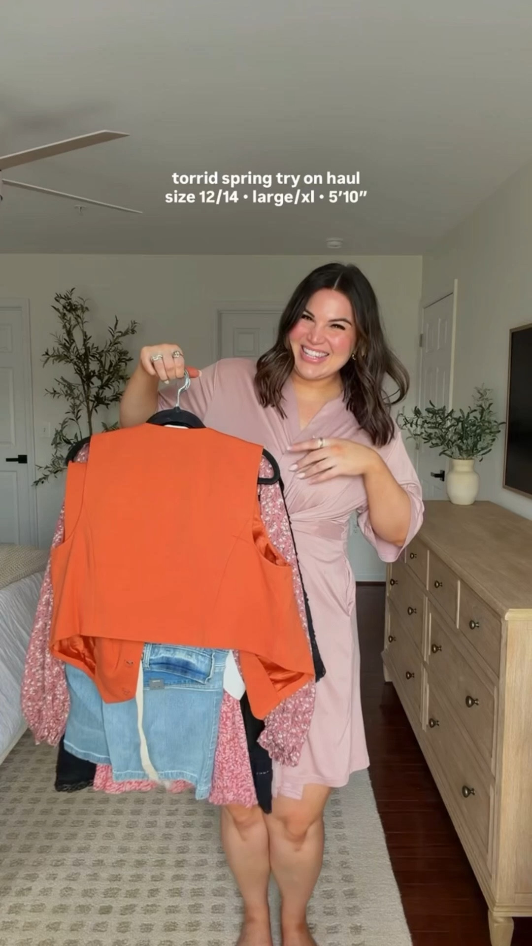 Spring try on haul from @Torrid 

Rushed tank- size 0
Floral pants- size 0 tall
Orange skirt- size 0
Orange vest- size 0
Ruffle shorts- size 0
Crop top- size 0
Drawstring jeans- size 12 tall
Flare Jeans- size 10 tall
Black top- size 00
Black kimono- size 1
Grey top- size 00
Flowy pants- size 1 regular


#LTKFestival #LTKMidsize #LTKSeasonal