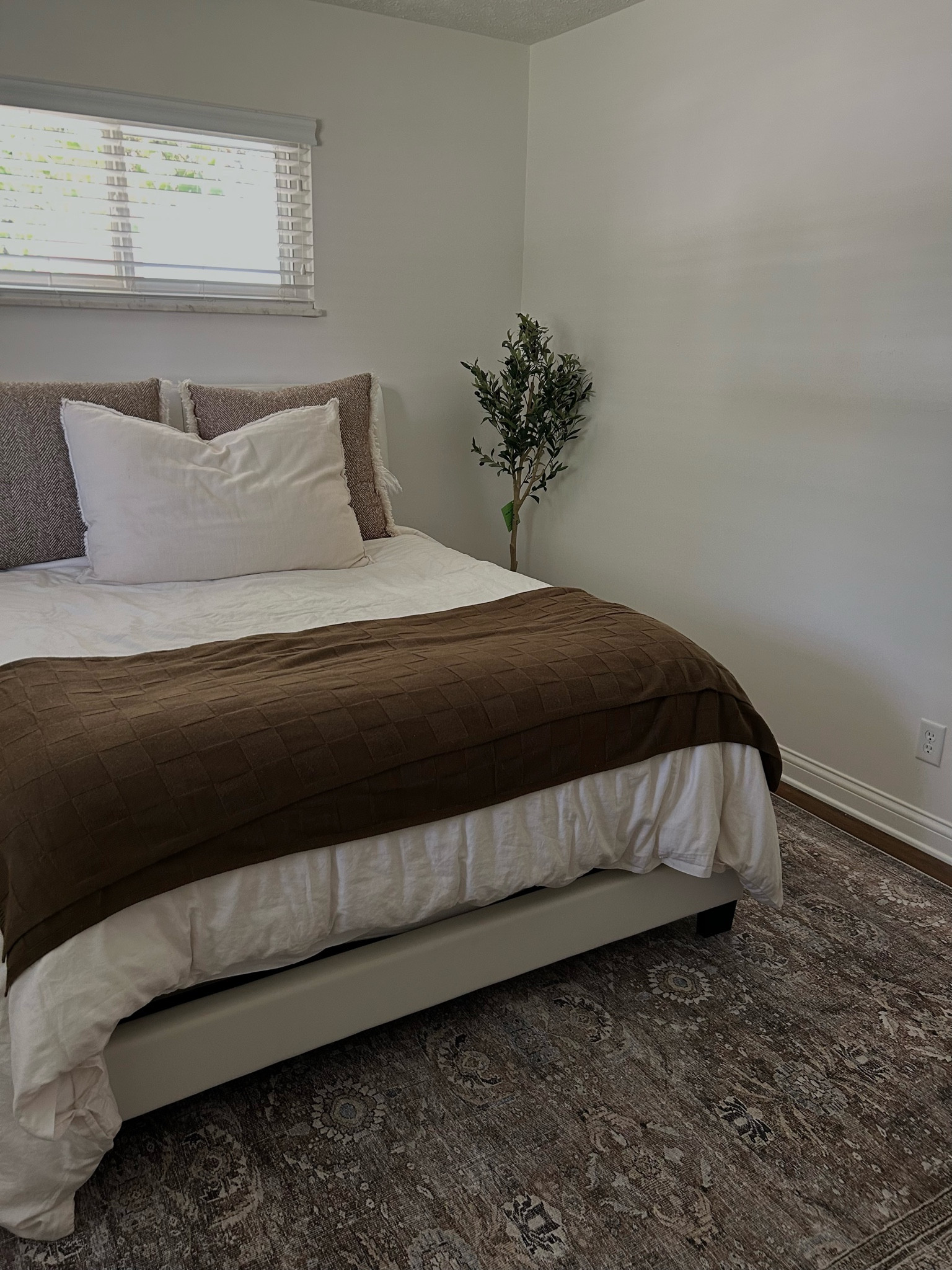 Organic bedroom details // bedroom style // simple bedroom 

#LTKhome