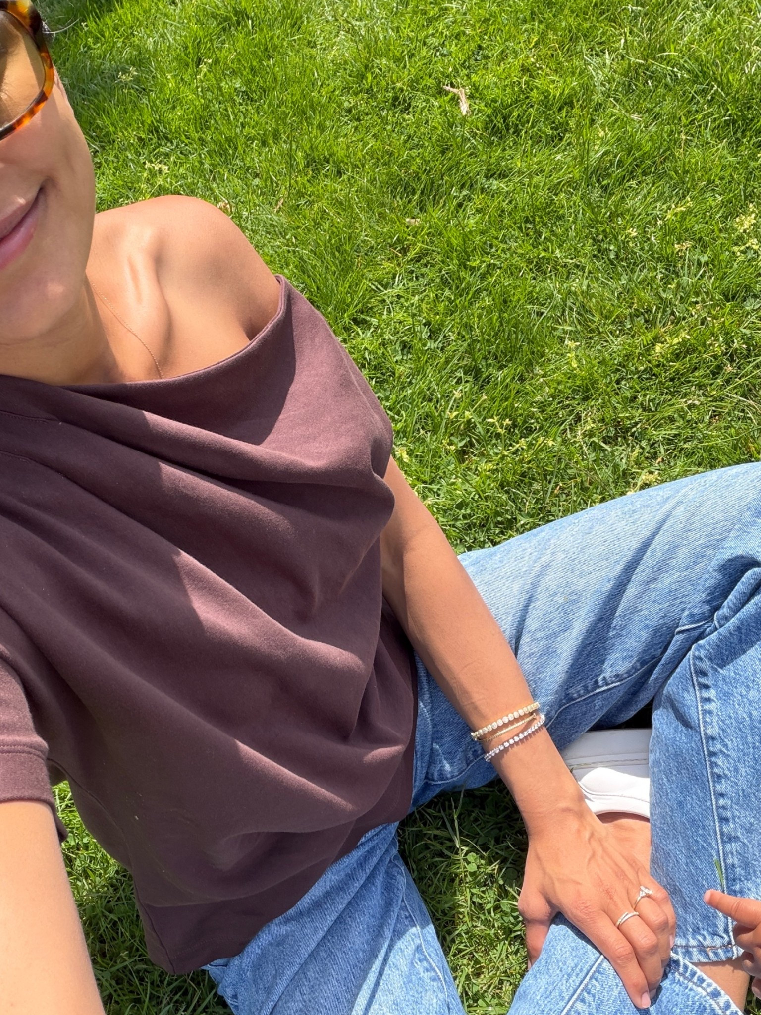 Today’s outfit is comprised of some of my most worn closet staples. Wearing a size extra small on the top and a size 25 in the jeans.
