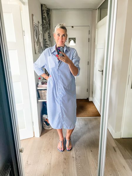 Outfits of the week 

Barefaced and off to the beach. Wearing a blue striped shirt dress (local boutique, one size) over my bikini and Ipanema glitter sandals and a white or pearlescent claw clip.



#LTKswim #LTKSeasonal #LTKeurope