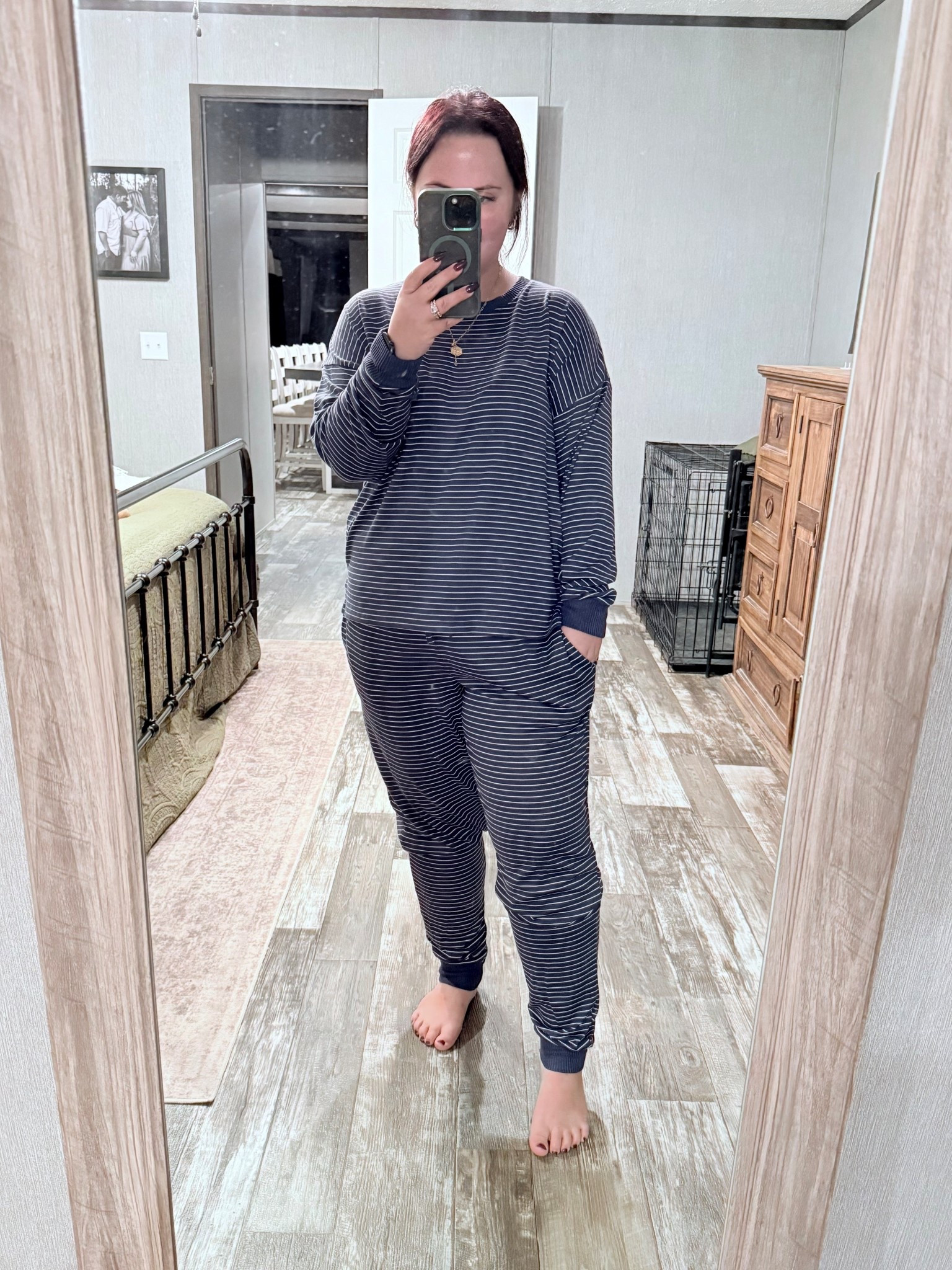 5’1”, 170lbs, wearing size lg