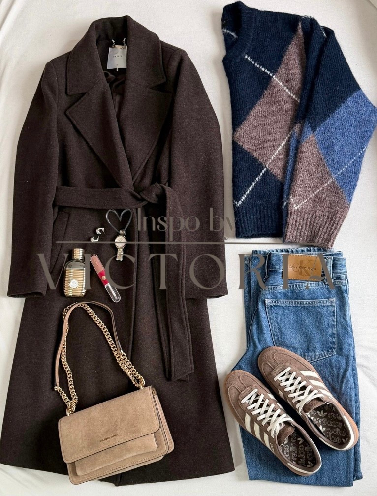 Cozy layers, classic denim, and neutral tones today🤎
Featuring the ZARA knit jumper (5755/052/401) layered under a belted coat—my go-to formula for effortless Winter days. Finished with comfy sneakers and a neutral bag for an easy, everyday look - timeless, comfy, and endlessly wearable.🥰

#LTKStyle #WinterStyle #Ootd

#LTKootd #LTKdayinmylife #LTKSeasonal