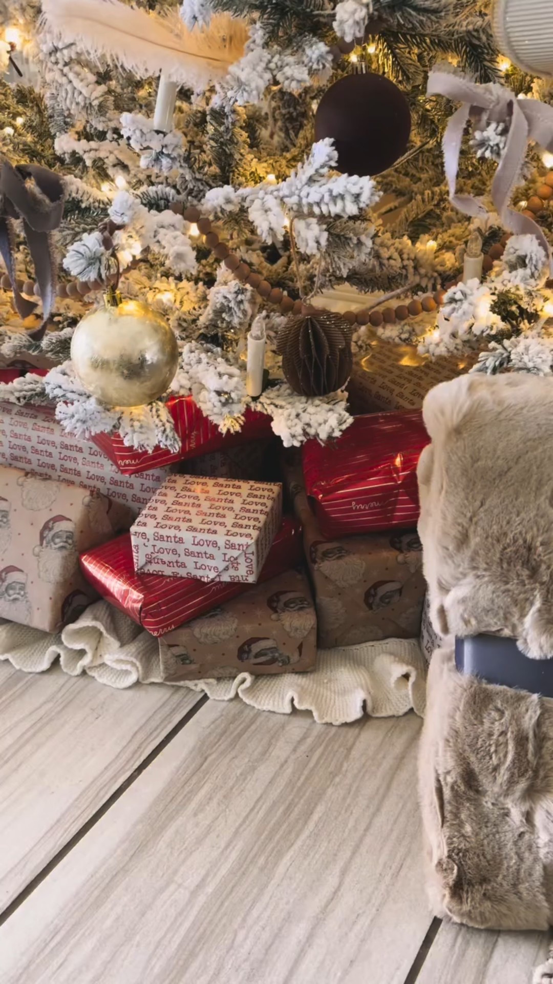 It’s no secret, we love a good throw blanket around here and our new favorite is this warm beauty from @madisonpark_2010 
as you can see Amelia and Mabel have claimed it as their own. 

You can grab one for yourself or gift one this holiday season! 
Code immp20 gets you 20% off your order. Link in stories and bio

#madisonpark #throwblanket #christmasgiftideas