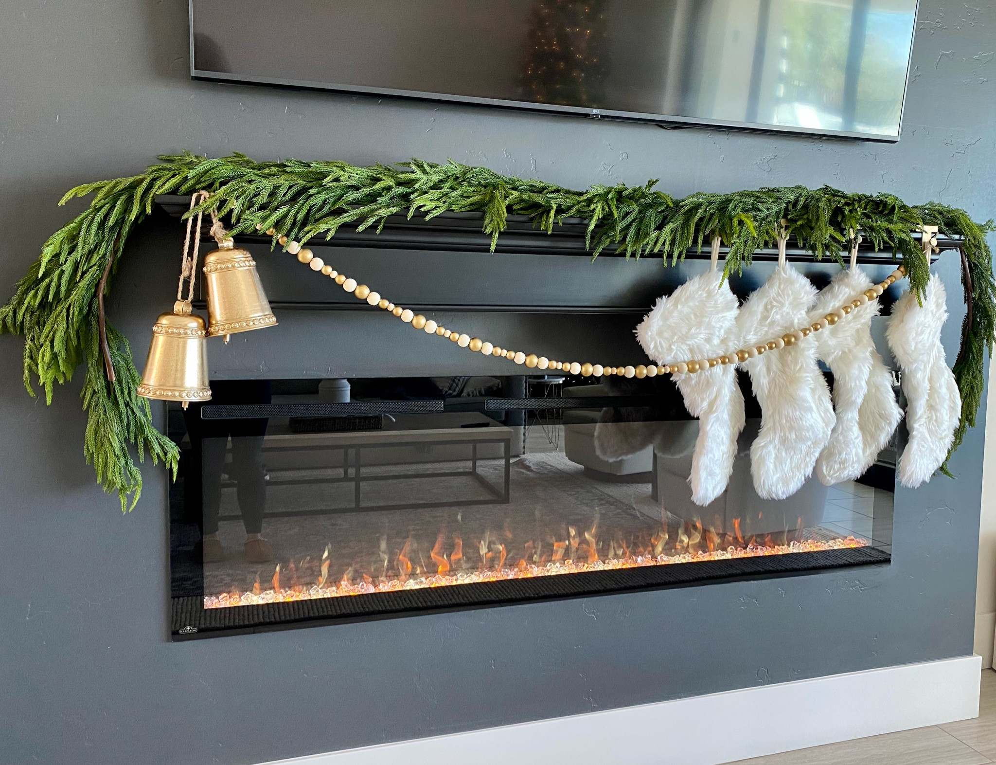Simple mantel decor! Love this garland, it’s a ln Afloral dupe-so much cheaper 

#LTKSeasonal #LTKunder50 #LTKHoliday