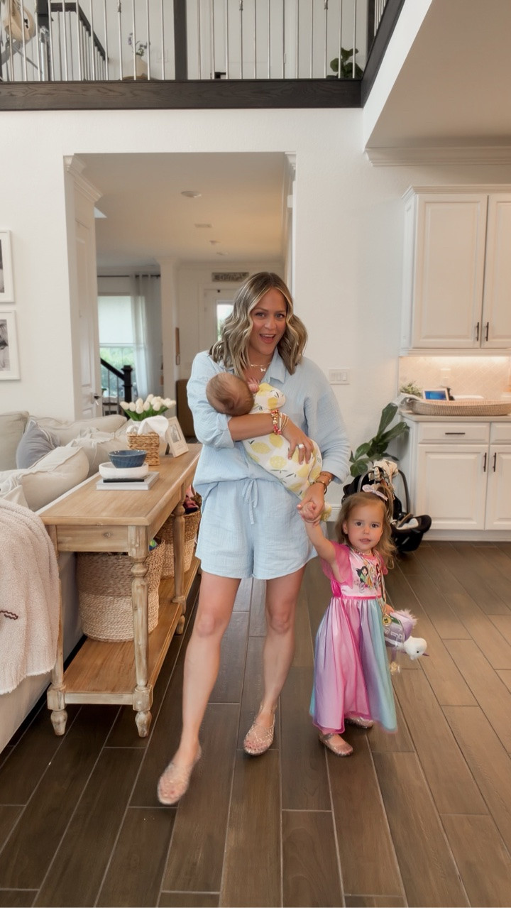 I’ll forever be addicted to Amazon sets! 
Wearing size medium / 5’1 / 130lbs 

#amazonfashion #postpartumstyle #breastfeedingfashion