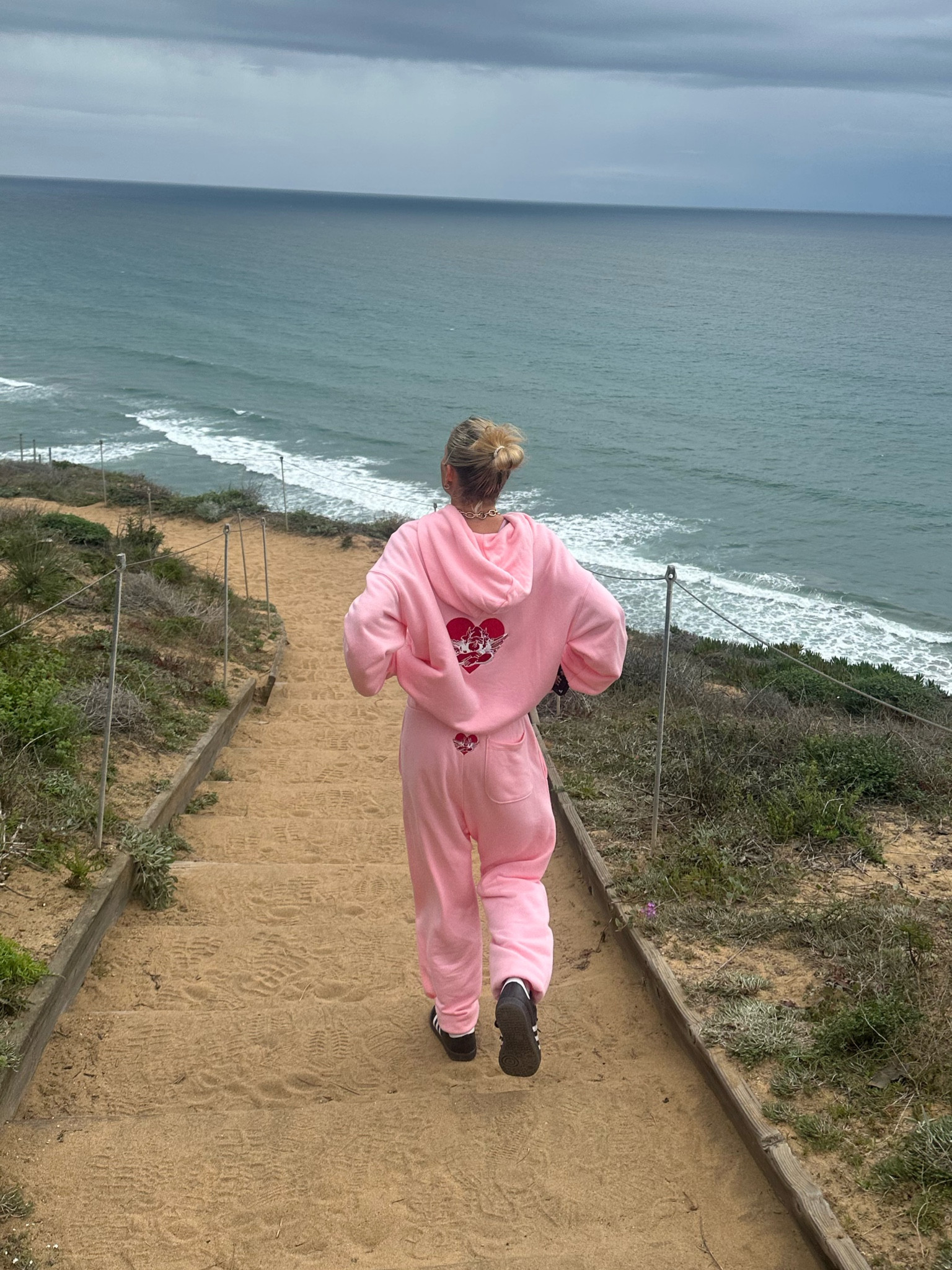 perfect comfy set for a travel day, class, or even lounging at home <3 absolutely love this one #youneedit 💕 and she’s on sale rn👀

#LTKTravel #LTKSaleAlert #LTKVideo