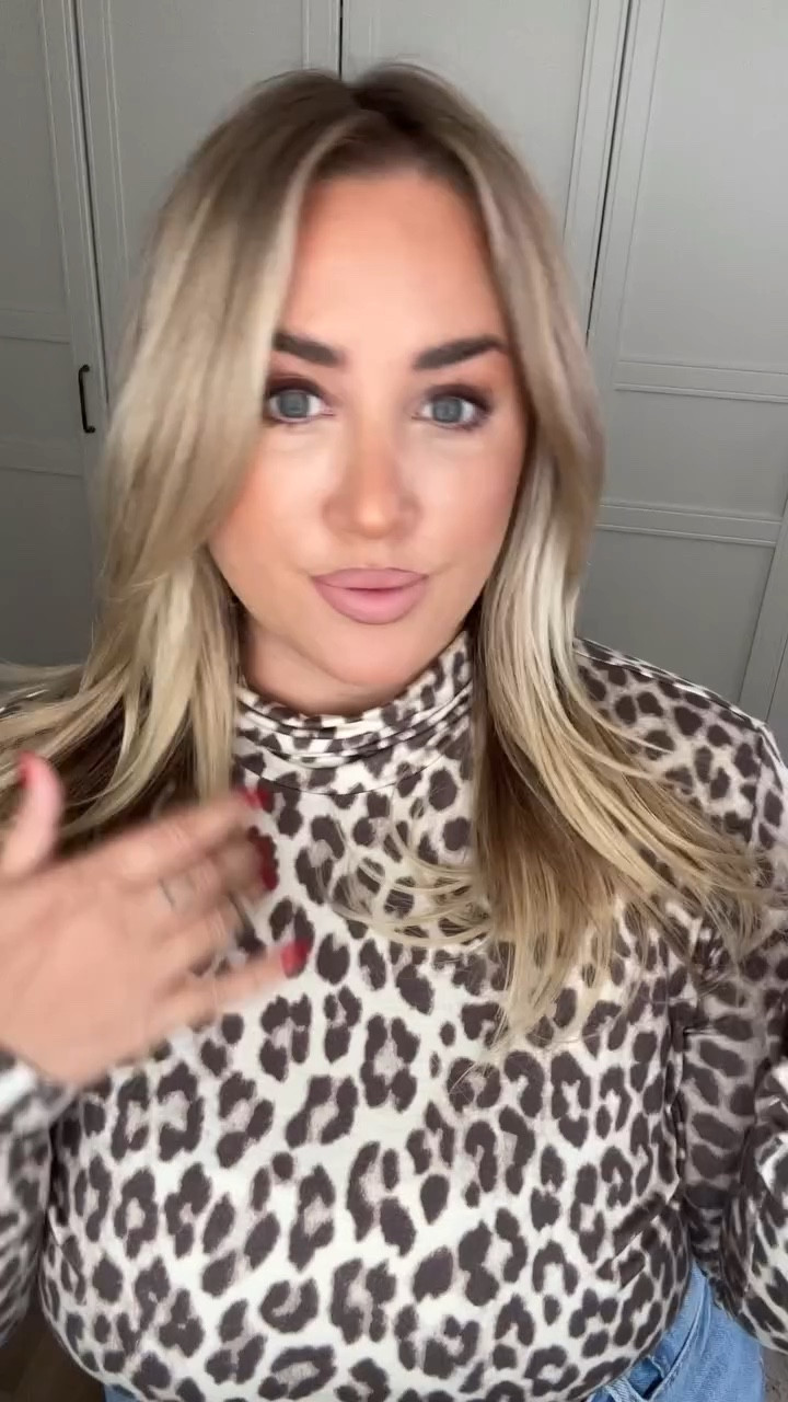 Blow Out Look ohne Hitze.
Die Lockenwickler gibt es bei Amazon oder DM/Rossmann 🫶🏽.
Es hält bei mir tatsächlich den ganzen Tag 💓