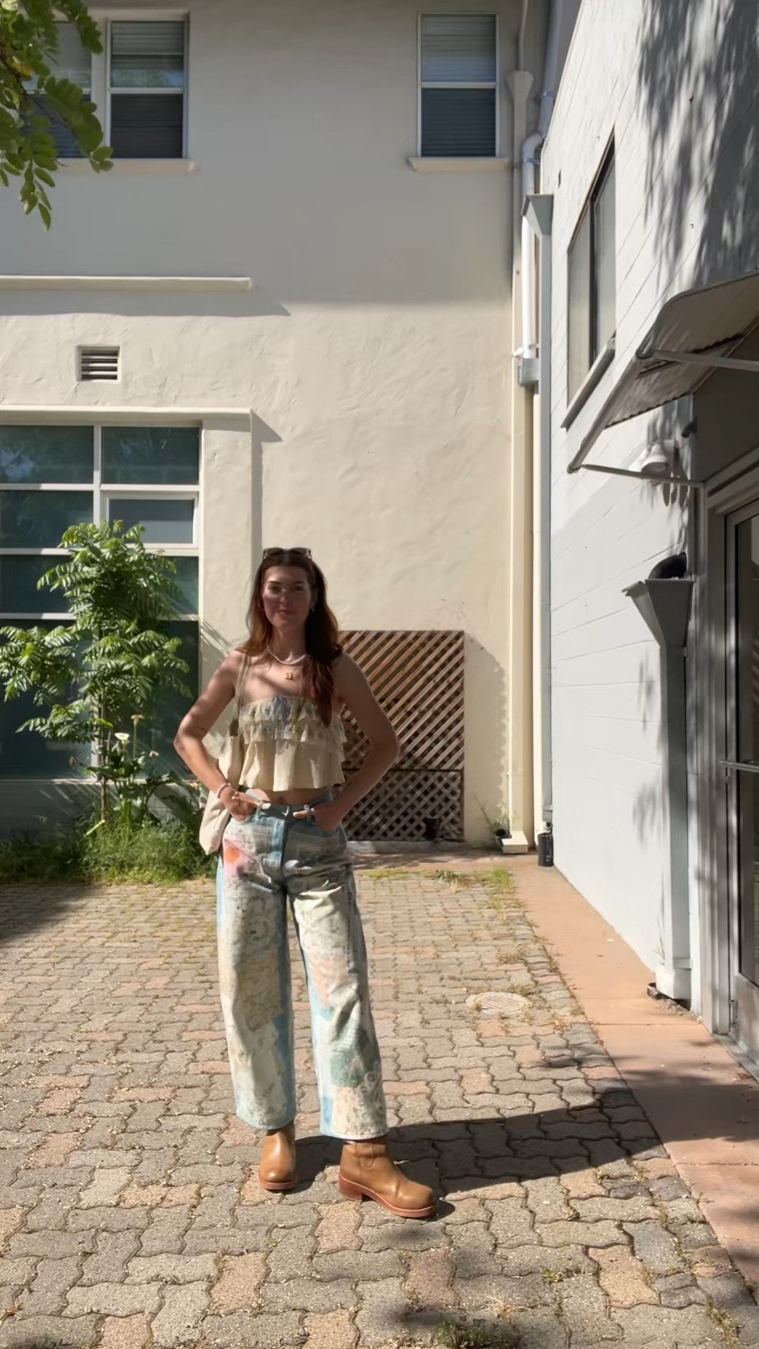 🌸🌸🌸
wearing a small in the top, 27 in the pants (I’m 5’11 for reference on the regular length)