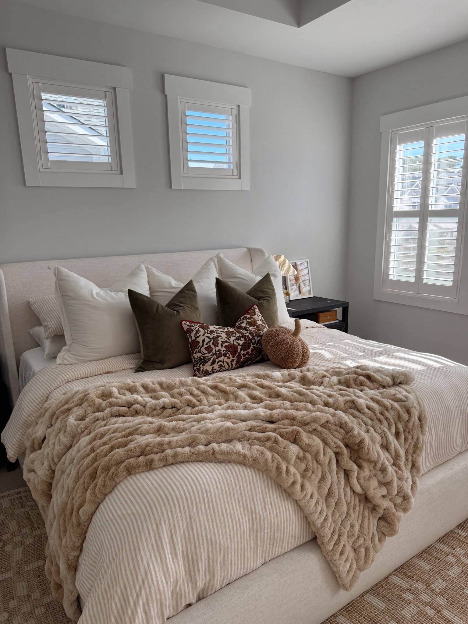 Cozy fall bedding details!

#LTKHome #LTKSeasonal