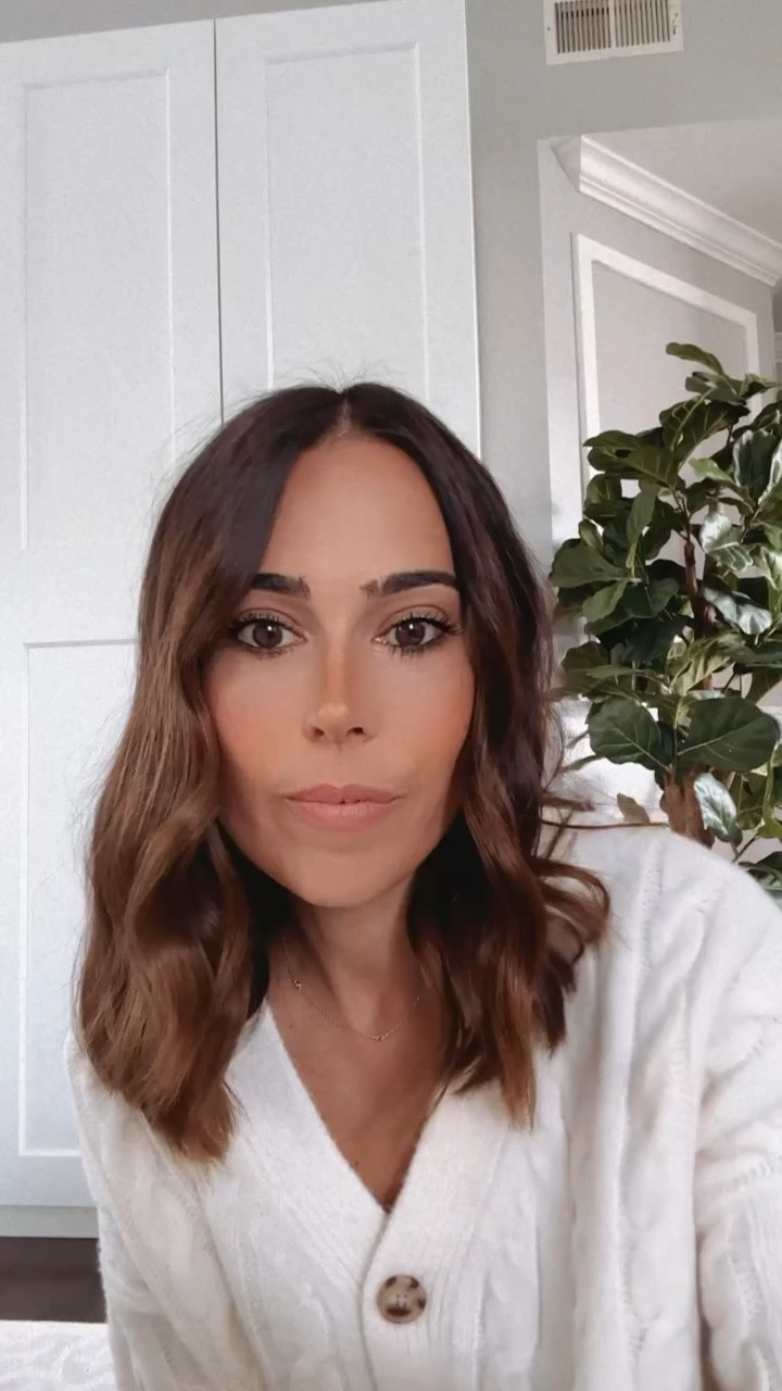 The softest cropped cardigan for fall 20% off from Abercrombie 🙌🏼

#LTKfindsunder100 #LTKstyletip #LTKSale