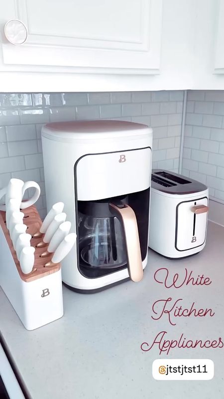 White Kitchen appliances 


Coffee maker, toaster, knife set



#LTKVideo #LTKHome #LTKFindsUnder100