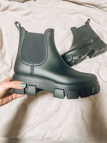 These black winter Chelsea boots are so affordable and comfortable, plus they go with anything! They fit true to size. If you’re going to wear thick socks maybe size up half a size. 




#LTKstyletip #LTKshoecrush #LTKfindsunder100